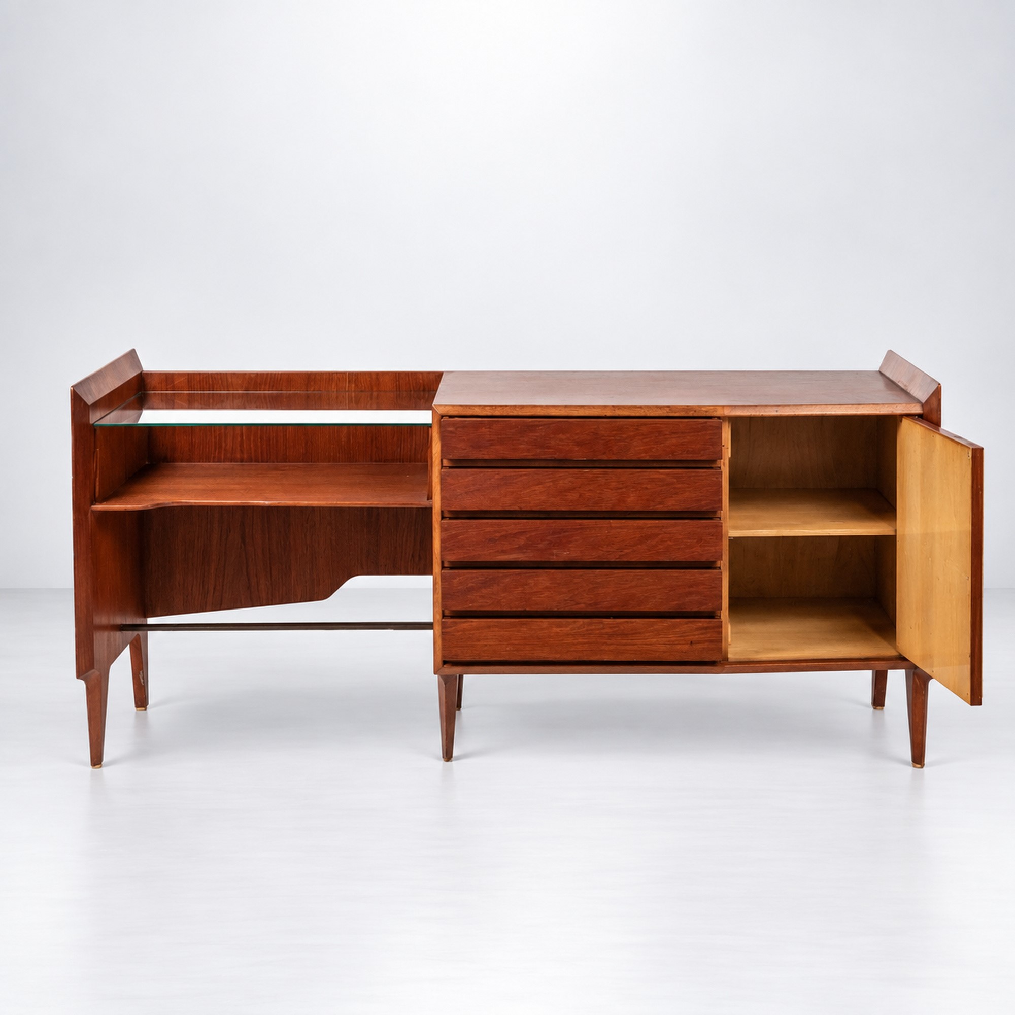 Gio Ponti - Mobile contenitore con piano in vetro e vano a anta