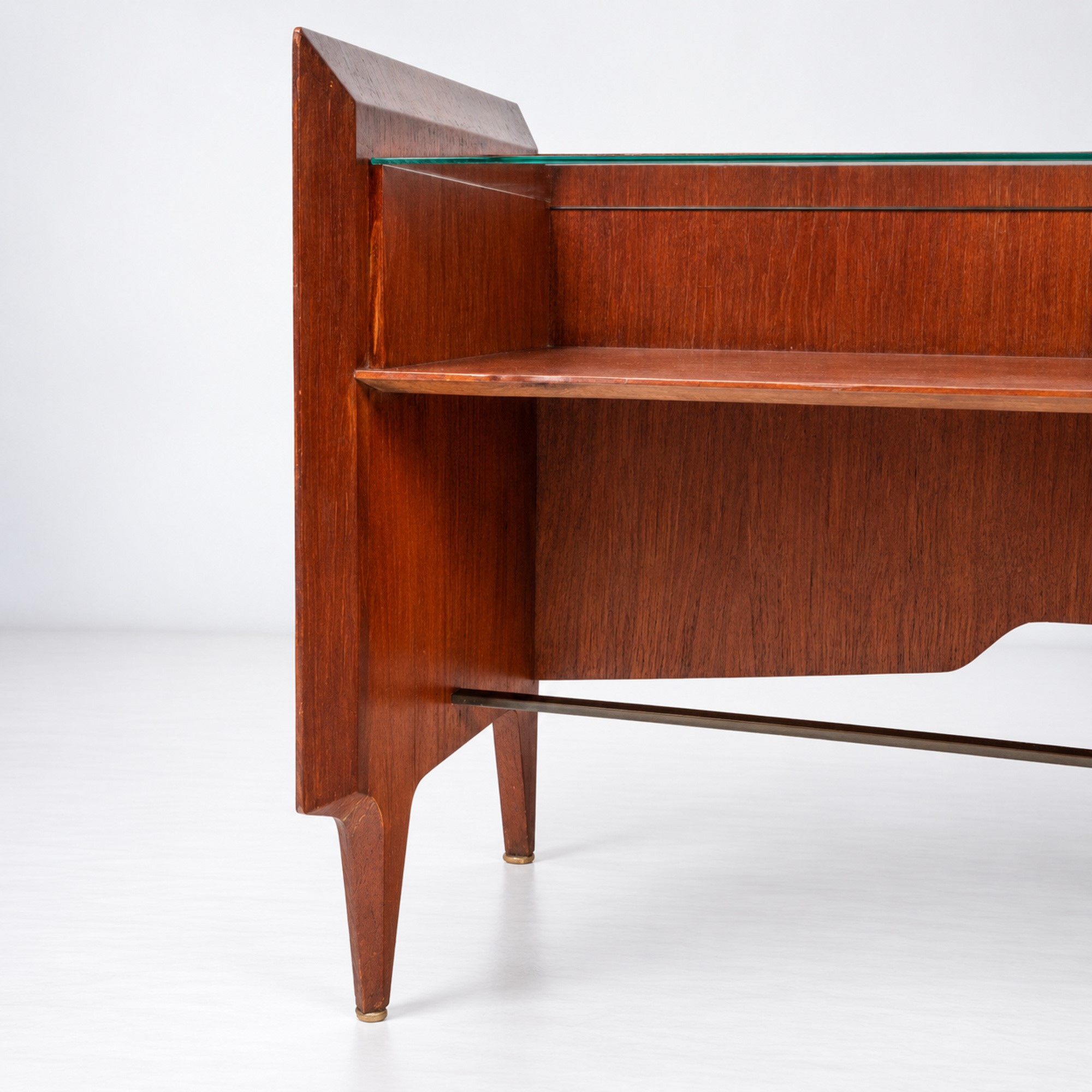 Gio Ponti - Mobile contenitore con piano in vetro e vano a anta