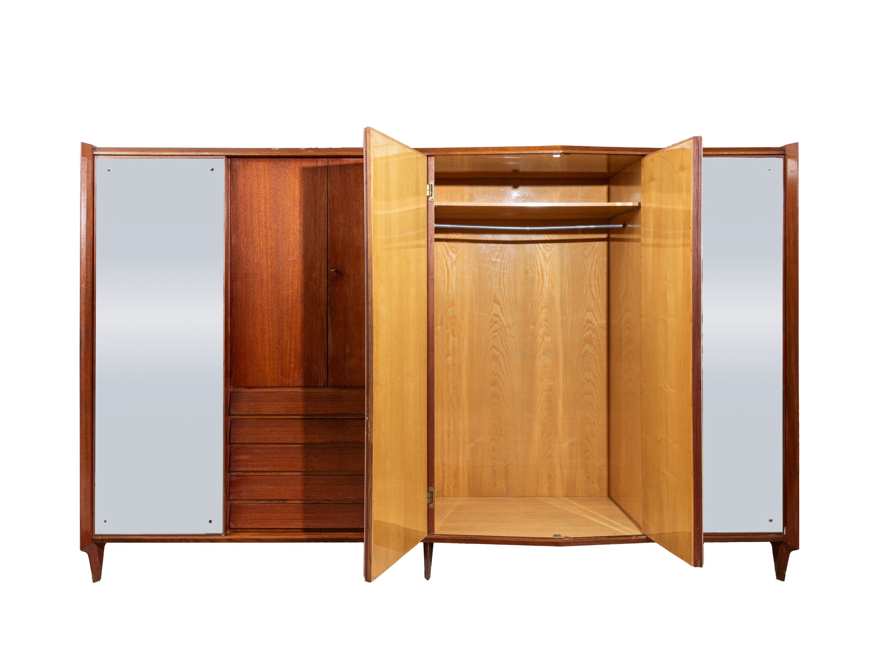 Gio Ponti - Armadio in legno impiallacciato con ante rivestite in skai, anni ’50 ca.