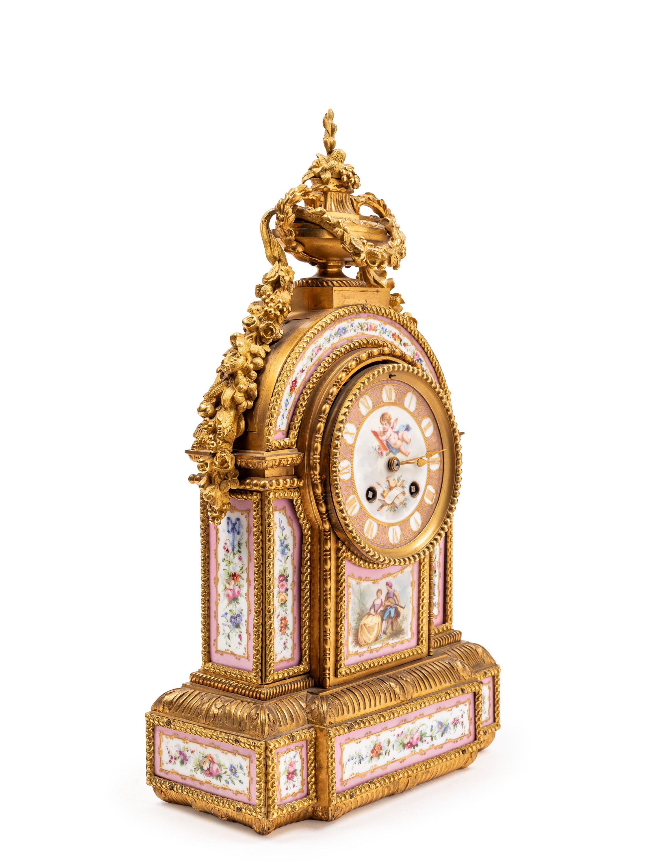 PENDOLA, bronzo dorato con placca in porcellana di Sèvres e quadrante dipinto, Francia fine XIX s...