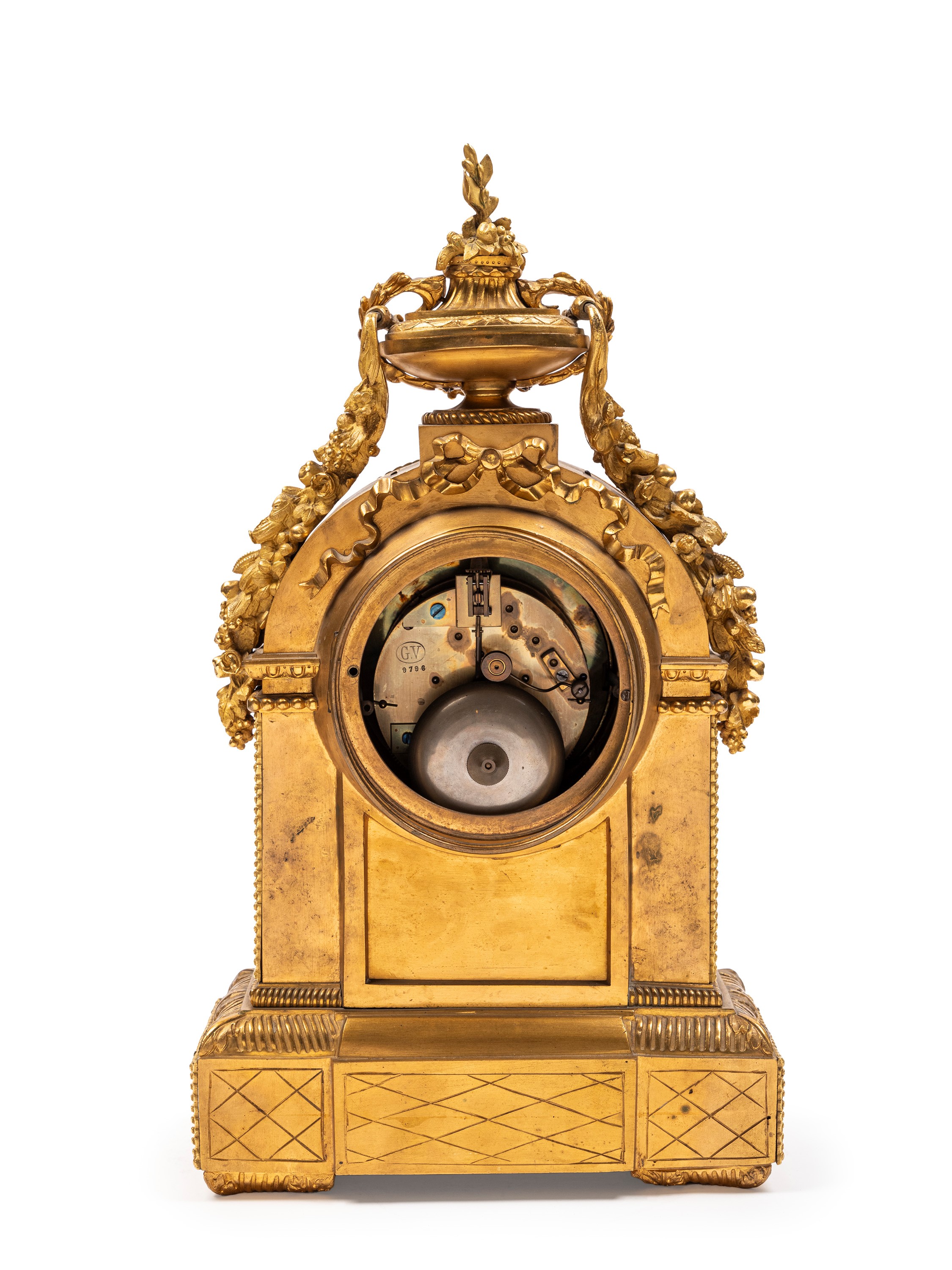 PENDOLA, bronzo dorato con placca in porcellana di Sèvres e quadrante dipinto, Francia fine XIX s...