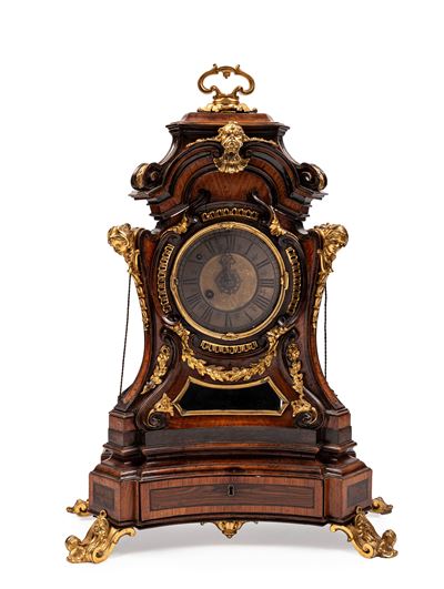 Pendola antica in legno, cassa in noce e palissandro con applicazioni in bronzo dorato al mercuri...