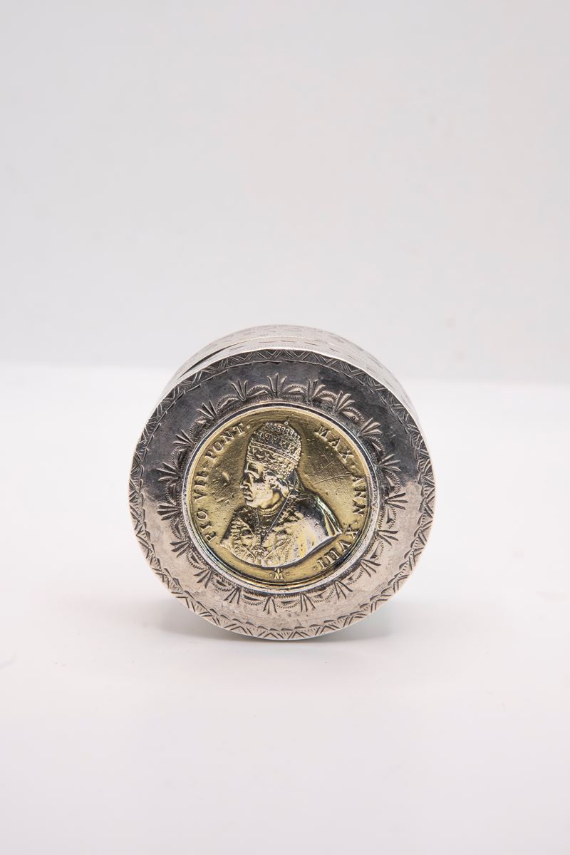 RARA TABACCHIERA IN ARGENTO CON MEDAGLIA COMMEMORATIVA DI PIO VII