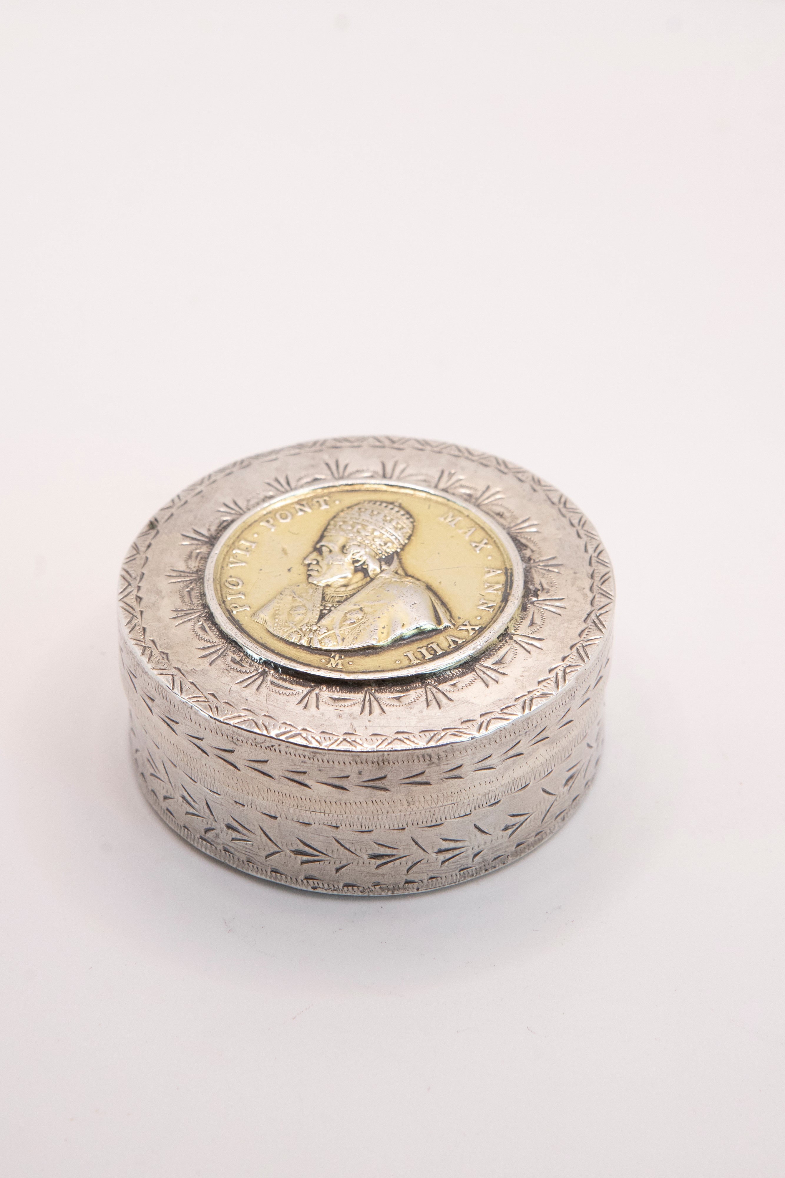 RARA TABACCHIERA IN ARGENTO CON MEDAGLIA COMMEMORATIVA DI PIO VII