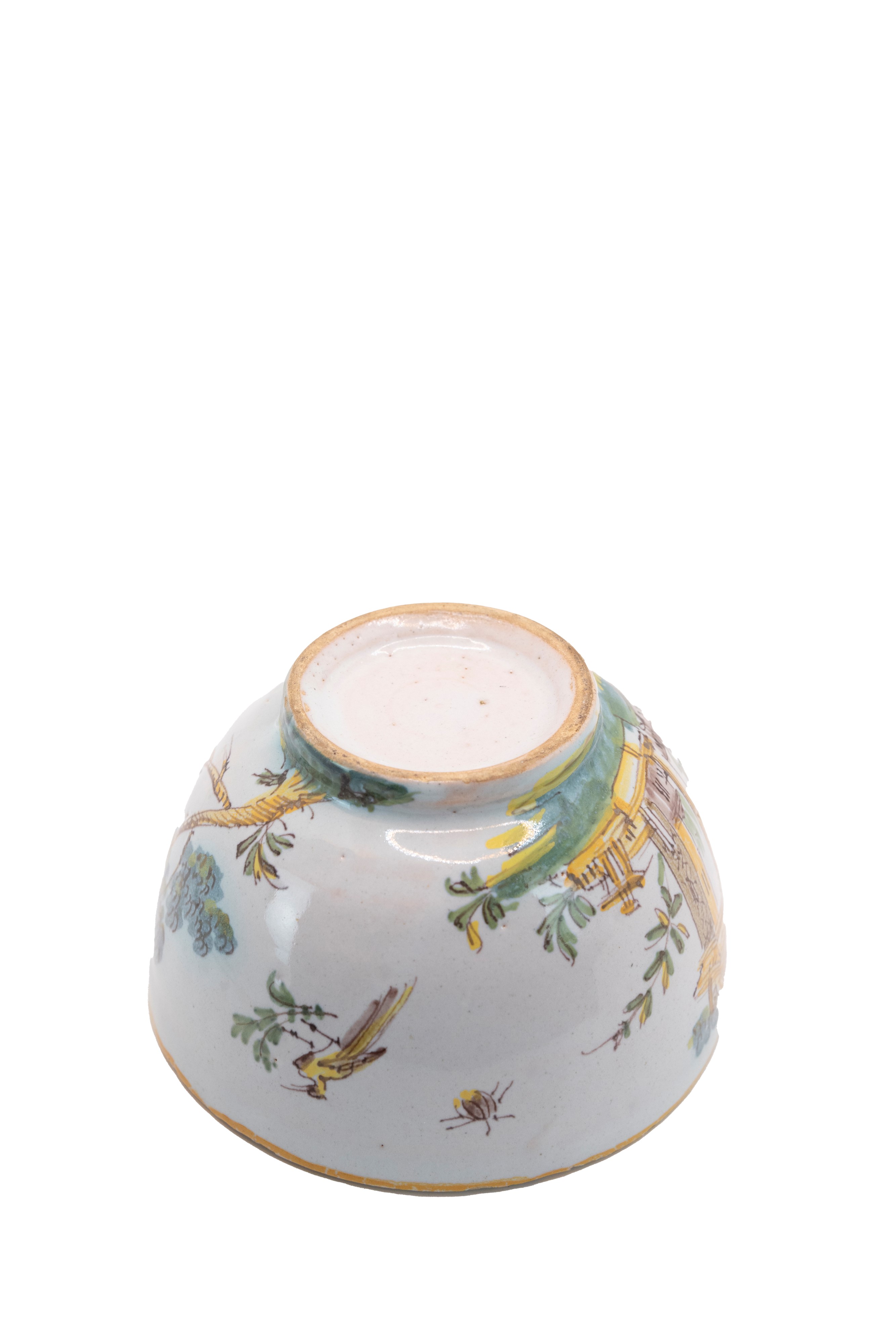 °TAZZA CON COPERCHIO E PIATTO IN MAIOLICA POLICROMA, FABBRICA FERNIANI