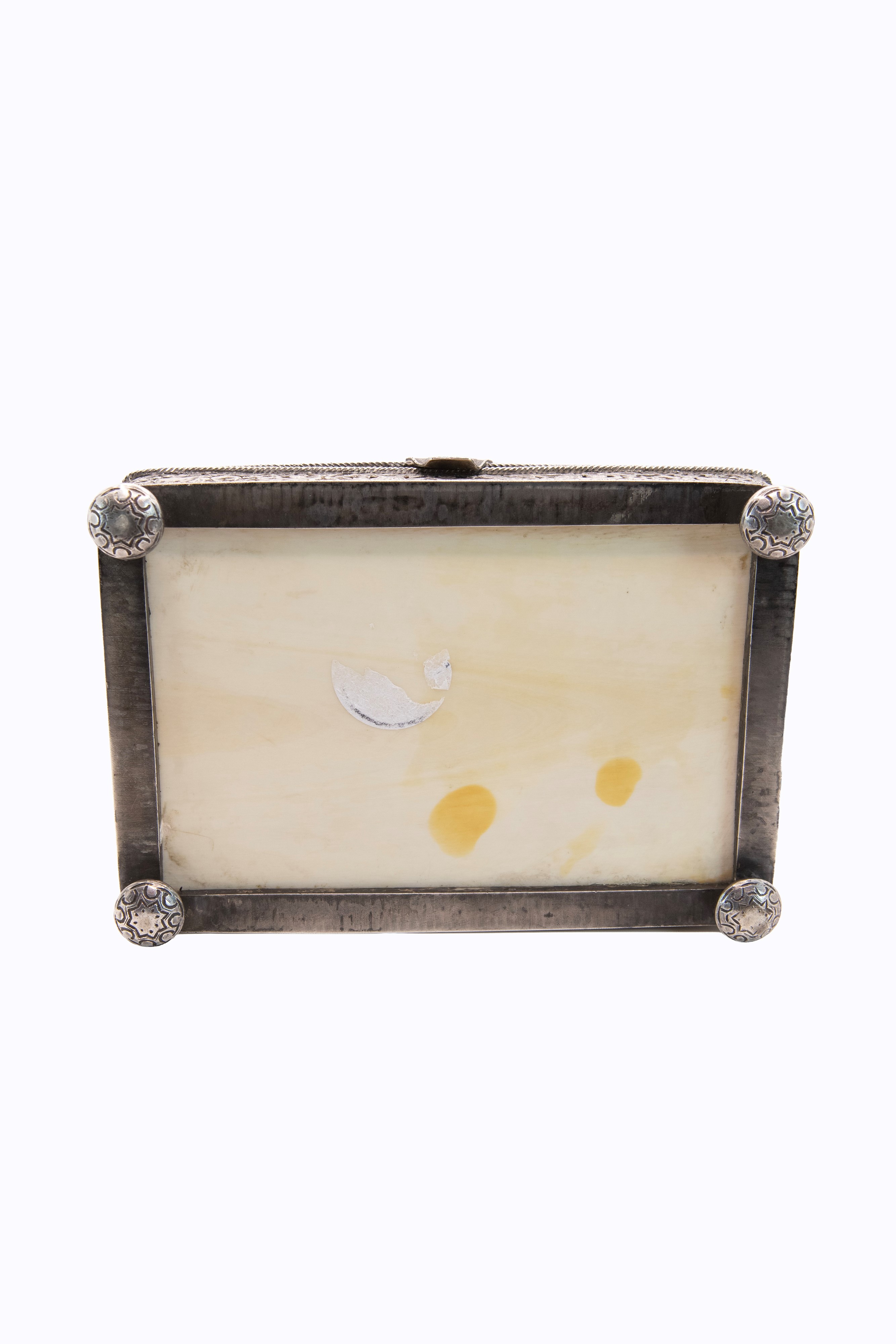 Giappone (periodo Meiji), Scatola in argento e avorio