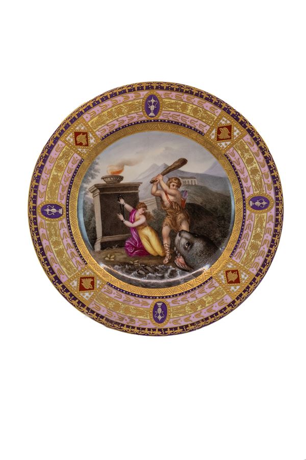 °PIATTO IN PORCELLANA POLICROMA RAFFIGURANTE ERCOLE ED ESIONE