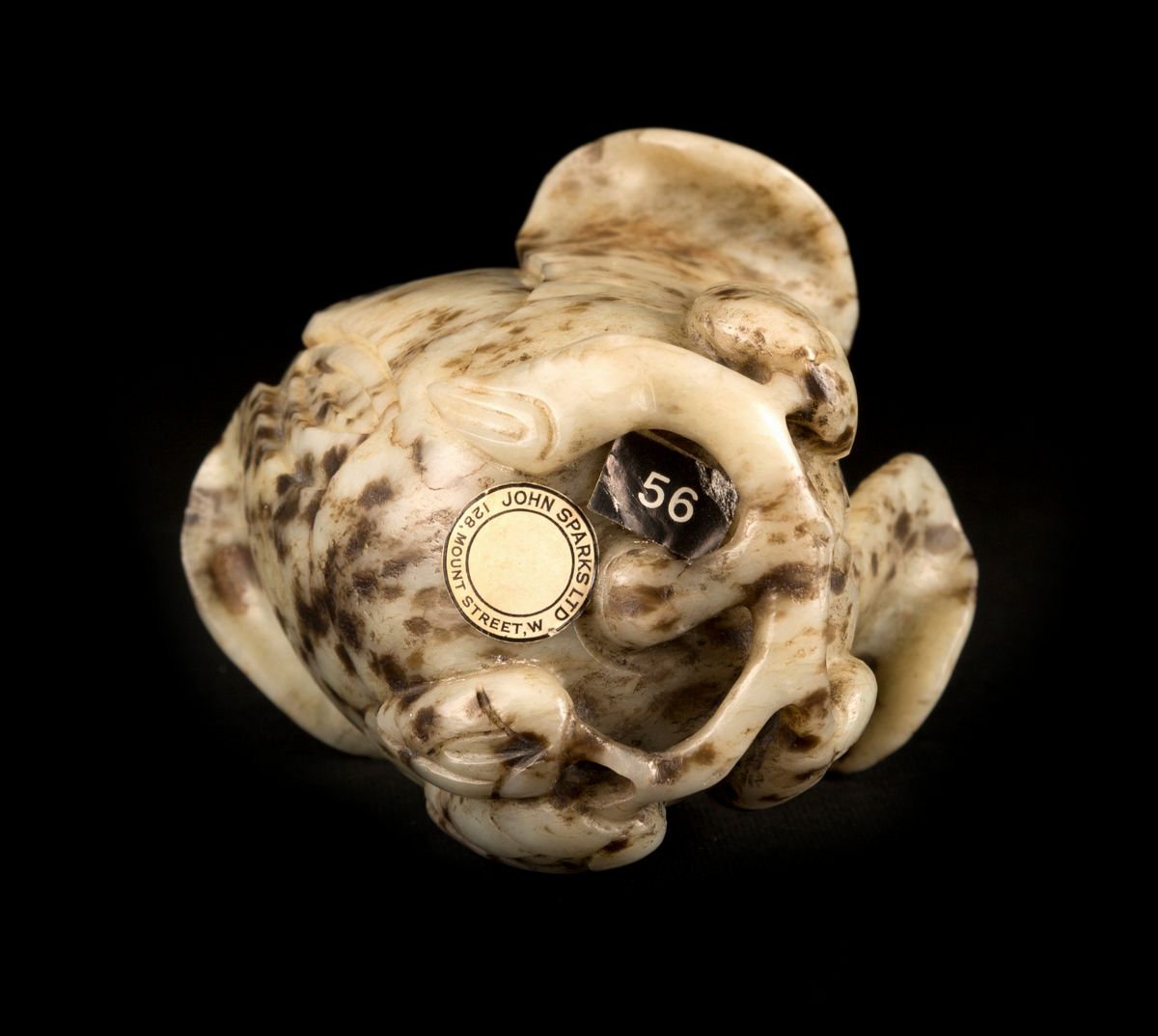 VASO A FORMA DI MAGNOLIA IN GIADA MACCHIATA