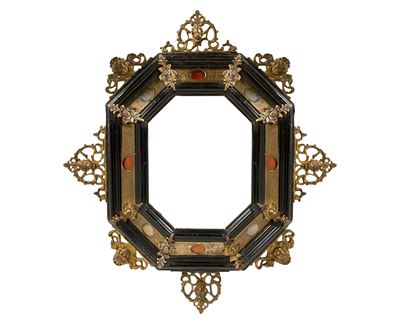 Cornice ottagonale in legno ebanizzato, bronzo e pietre dure, XIX secolo