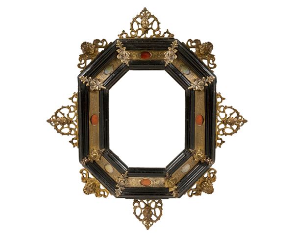°CORNICE OTTAGONALE IN LEGNO EBANIZZATO, BRONZO E PIETRE DURE
