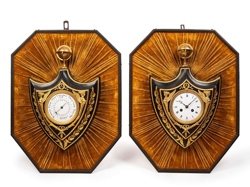 Francia, Coppia di cartel a scudo con orologio e barometro, bronzo dorato e patinato, sfera armil...