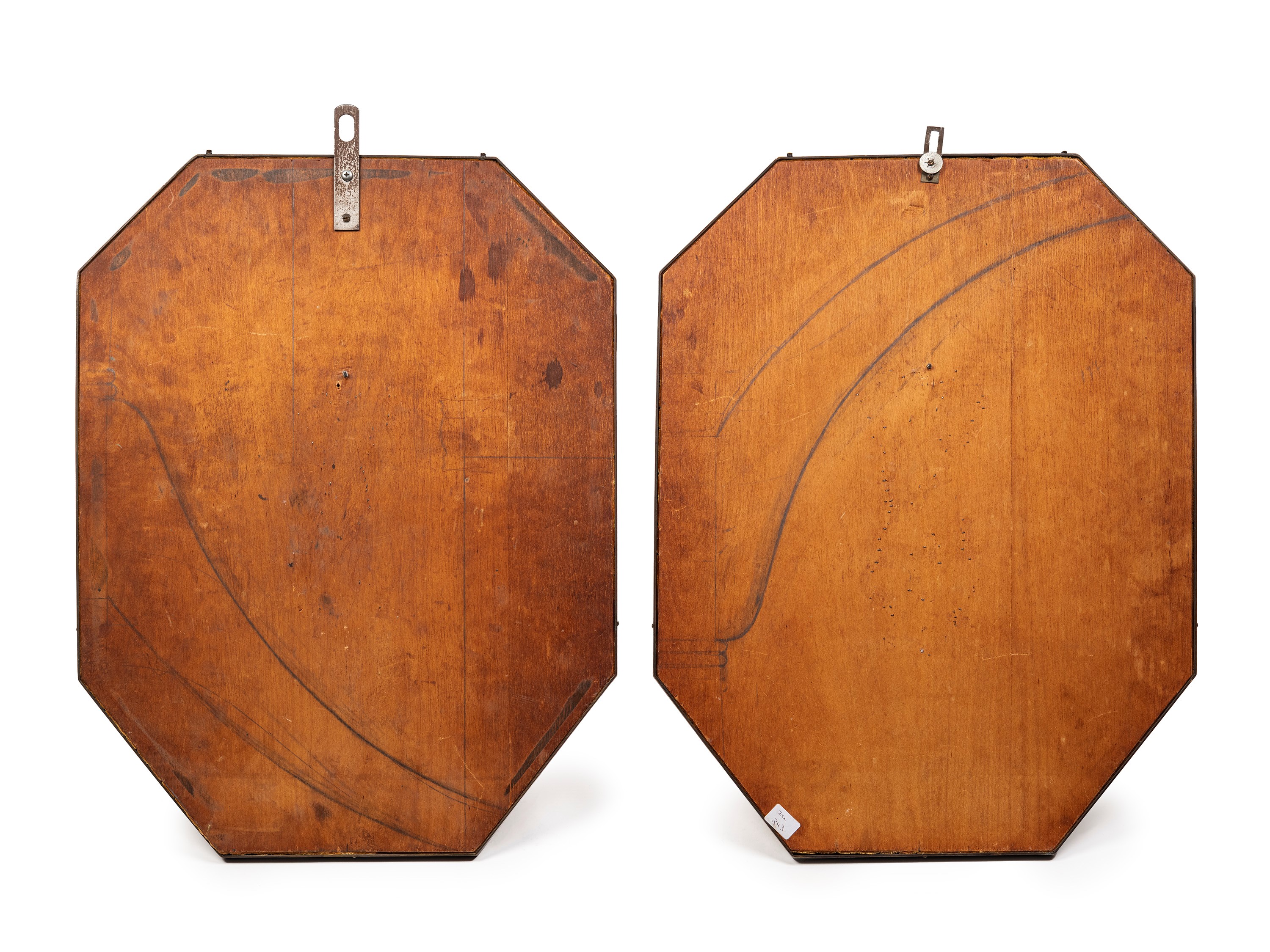 Francia, Coppia di cartel a scudo con orologio e barometro, bronzo dorato e patinato, sfera armil...
