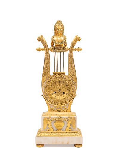 Pendola francese a lira, marmo e bronzi dorati al mercurio (XIX secolo)