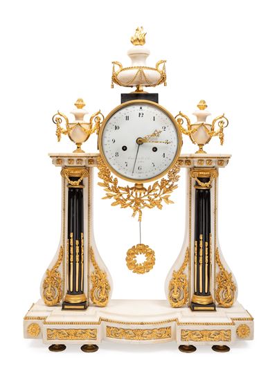 Orologio a portico Luigi XVI, Pendola in marmo bianco e nero con bronzi dorati (Parigi, 1780)
