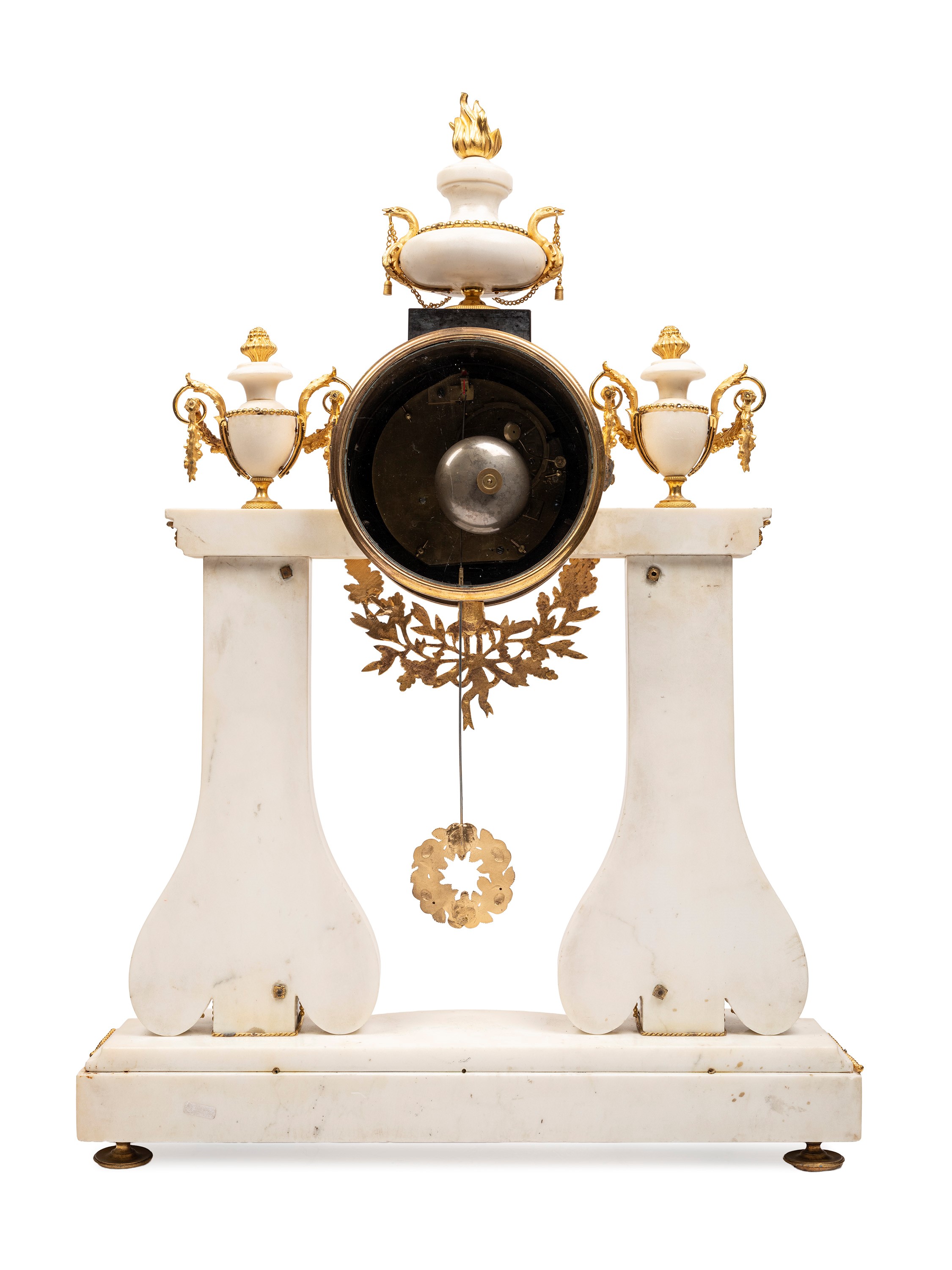 Orologio a portico Luigi XVI, Pendola in marmo bianco e nero con bronzi dorati (Parigi, 1780)