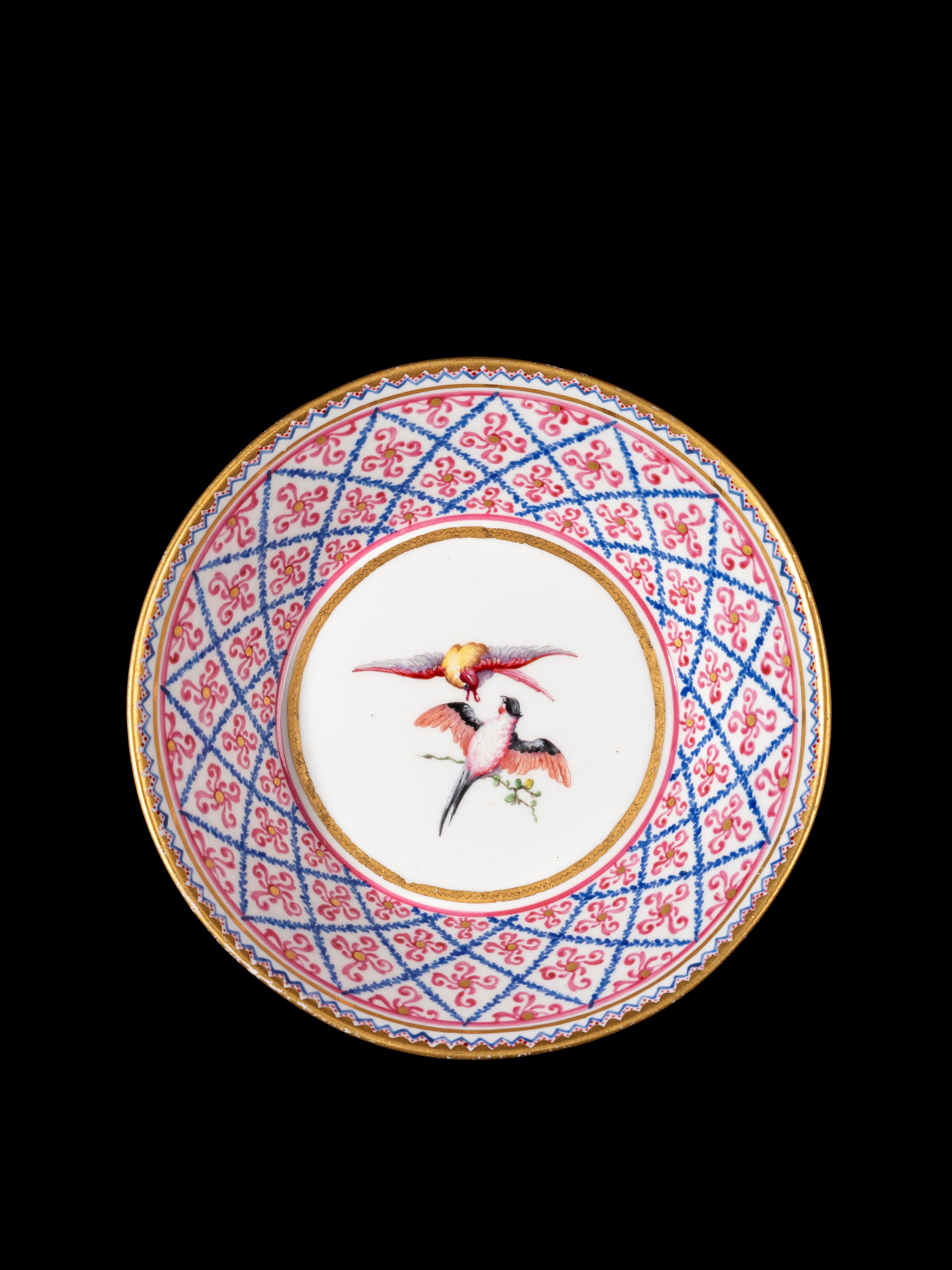 Sevres (XVIII secolo), Tazzina con piattino in porcellana decorata a policromia