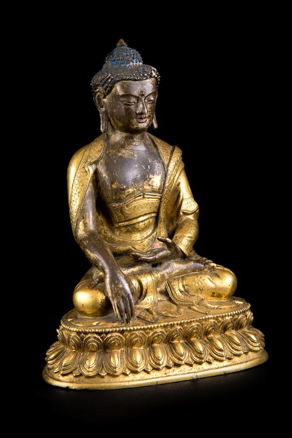 A GILT-BRONZE FIGURE OF BUDDHA IN BUMISPARSHAMUDRA 