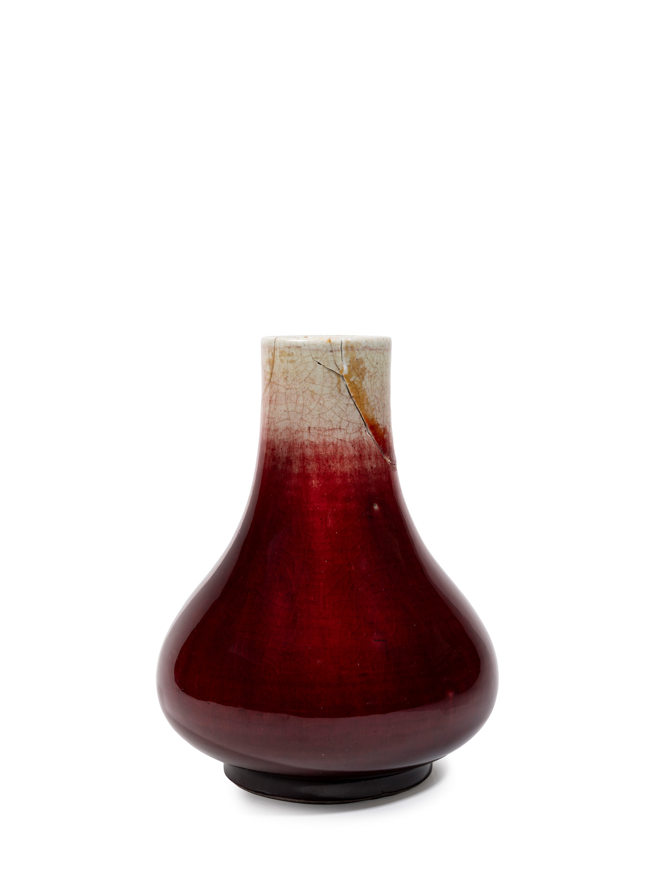 Cina, dinastia Qing (Qianlong), Vaso in porcellana monocroma “sangue di bue”