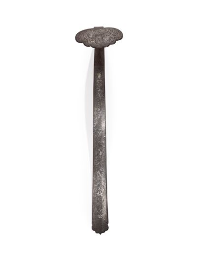 Cina, dinastia Qing (1644-1911), Scettro in ferro intarsiato in argento con decorazione a ruyi e ...