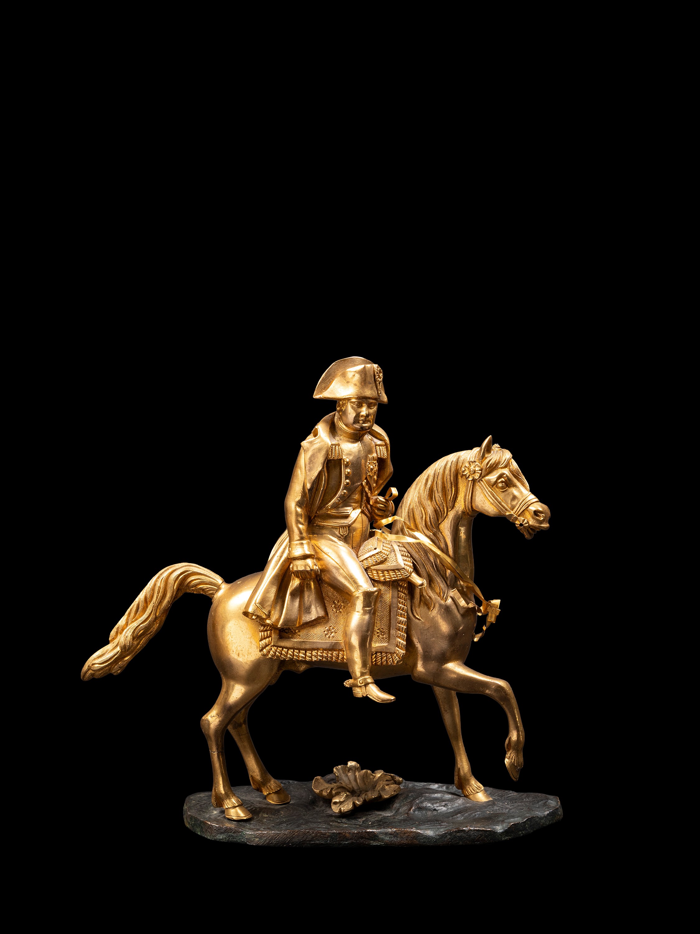 Scultura equestre di Napoleone, bronzo dorato con base a terrazza, Francia, XIX secolo