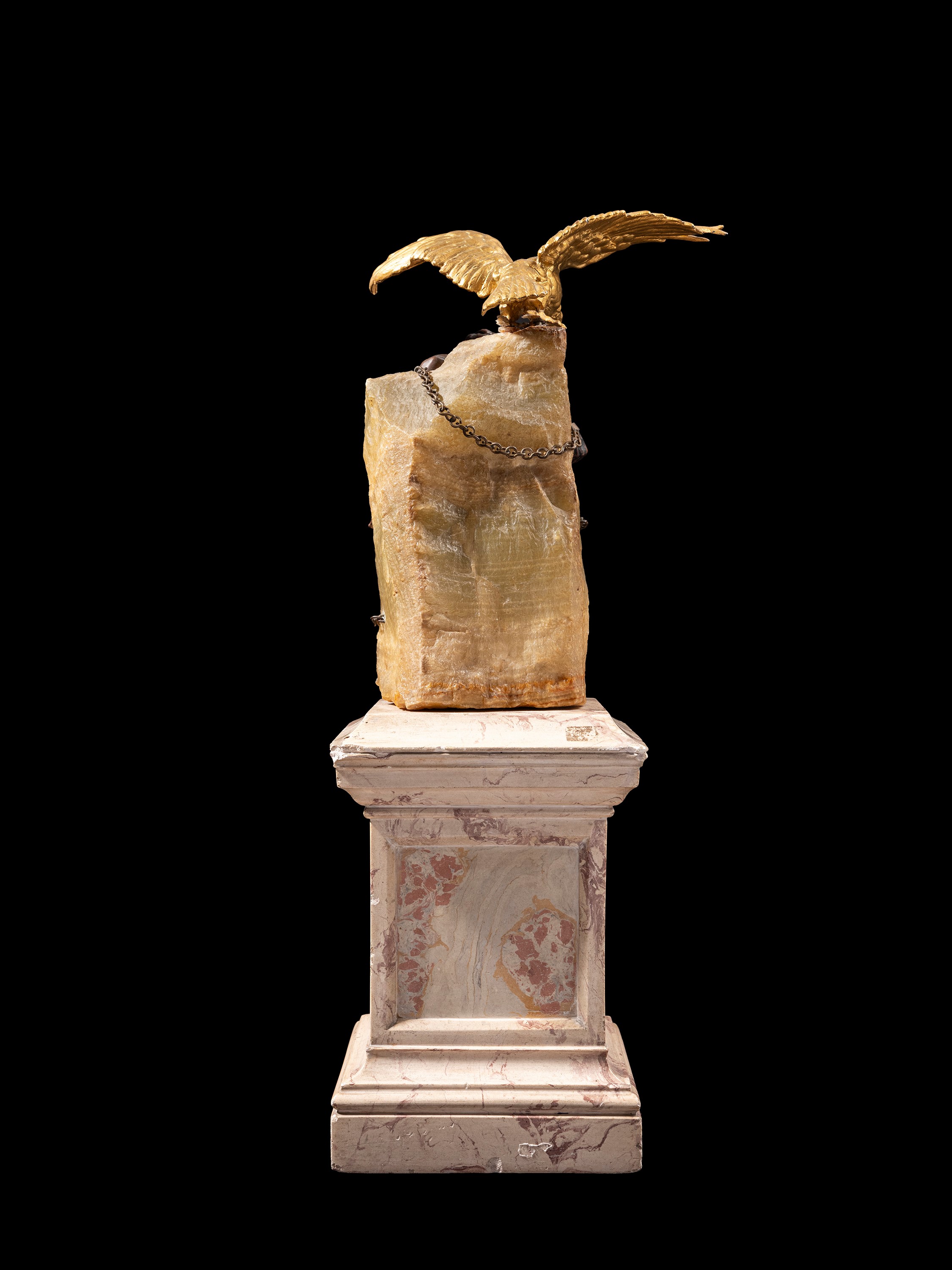 Francia, fine XIX secolo, Prometeo incatenato, bronzo a patina scura su piedistallo in scagliola