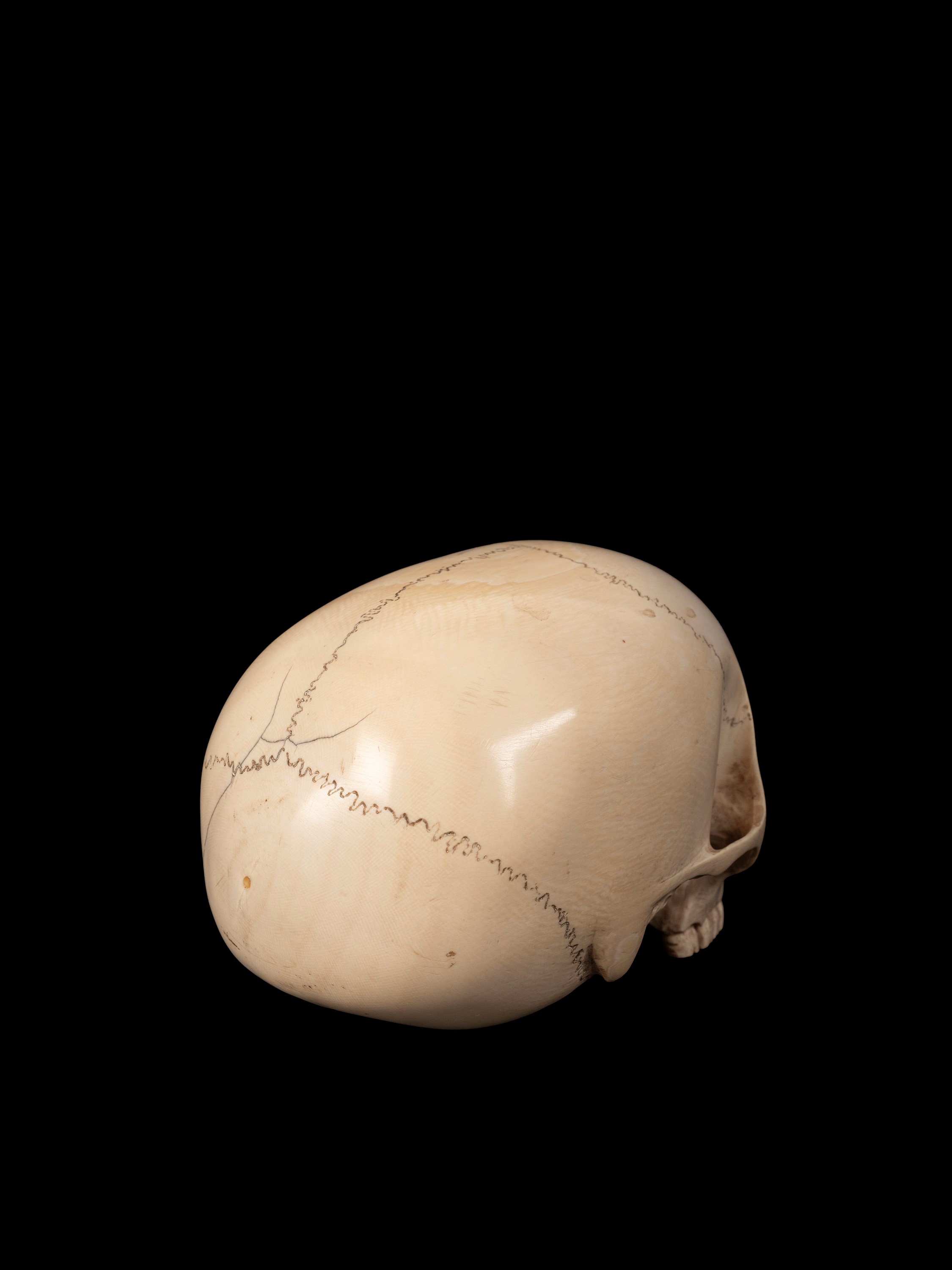 Giappone (periodo Meiji), Memento mori con teschio in avorio finemente modellato