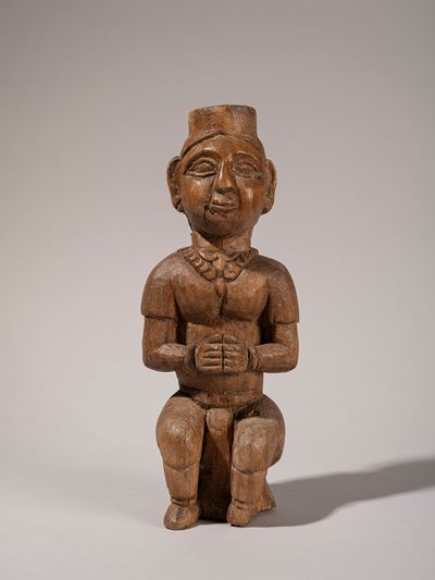 Scultura intagliata in legno, figura maschile orante, India del sud (XX secolo)