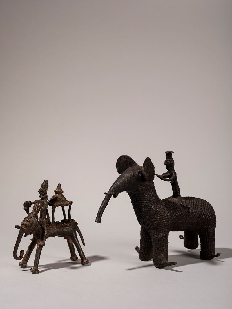 LOTTO COMPOSTO DA DUE SCULTURE IN BRONZO KOND
