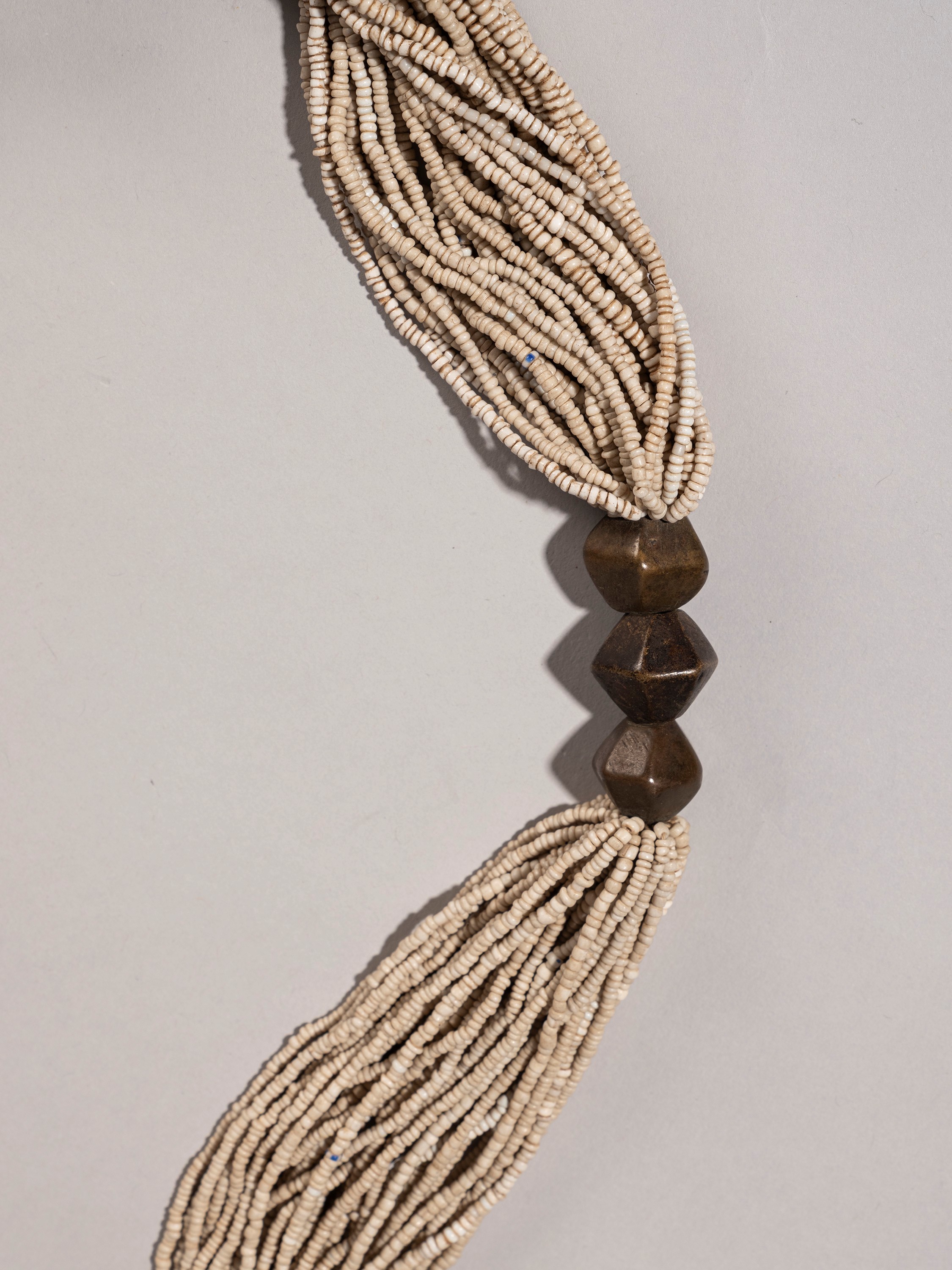 Collana tribale, perle in ottone e paste vitree, India (metà XX secolo)