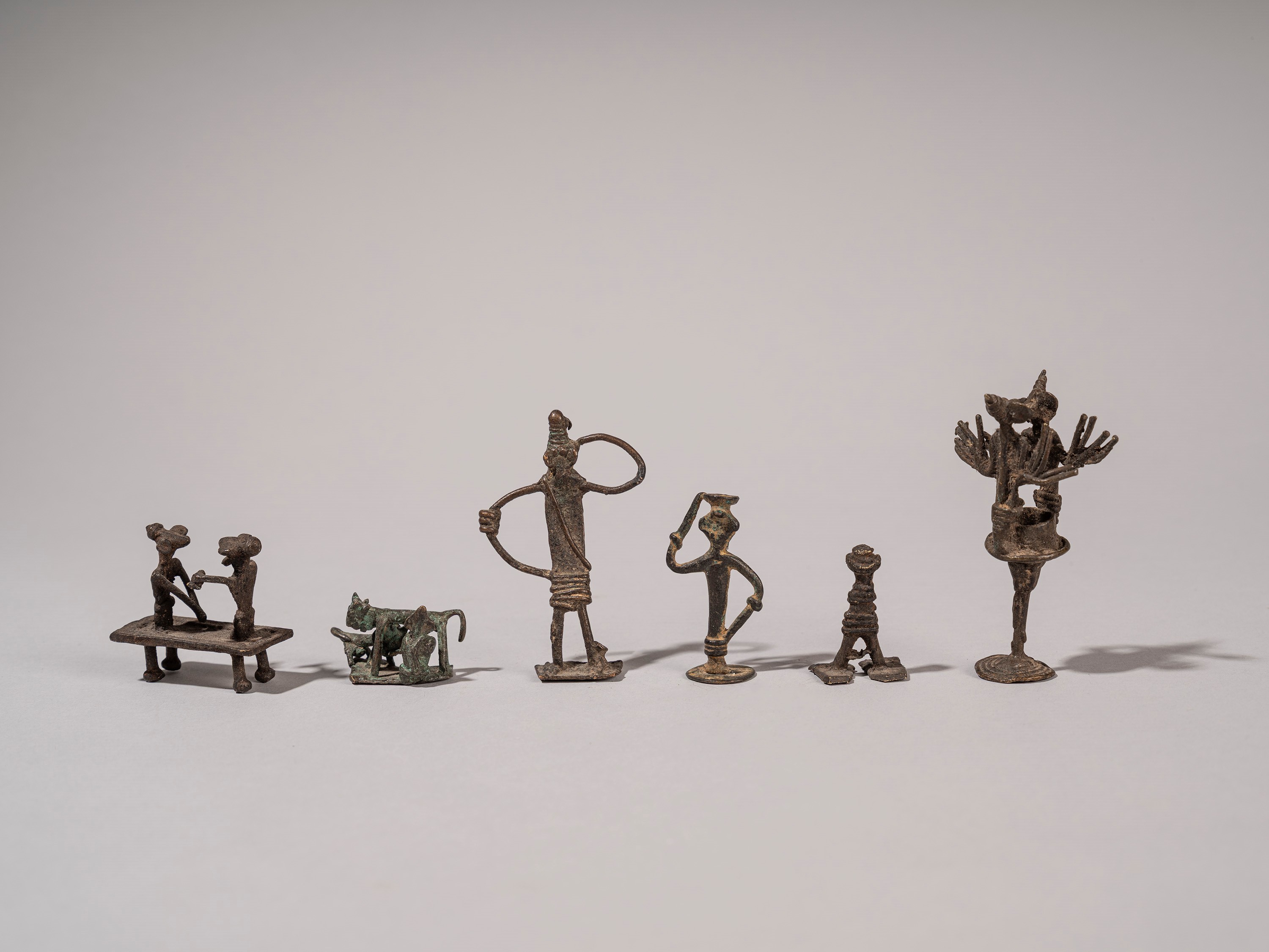 LOTTO COMPOSTO DA SEI FIGURE IN BRONZO