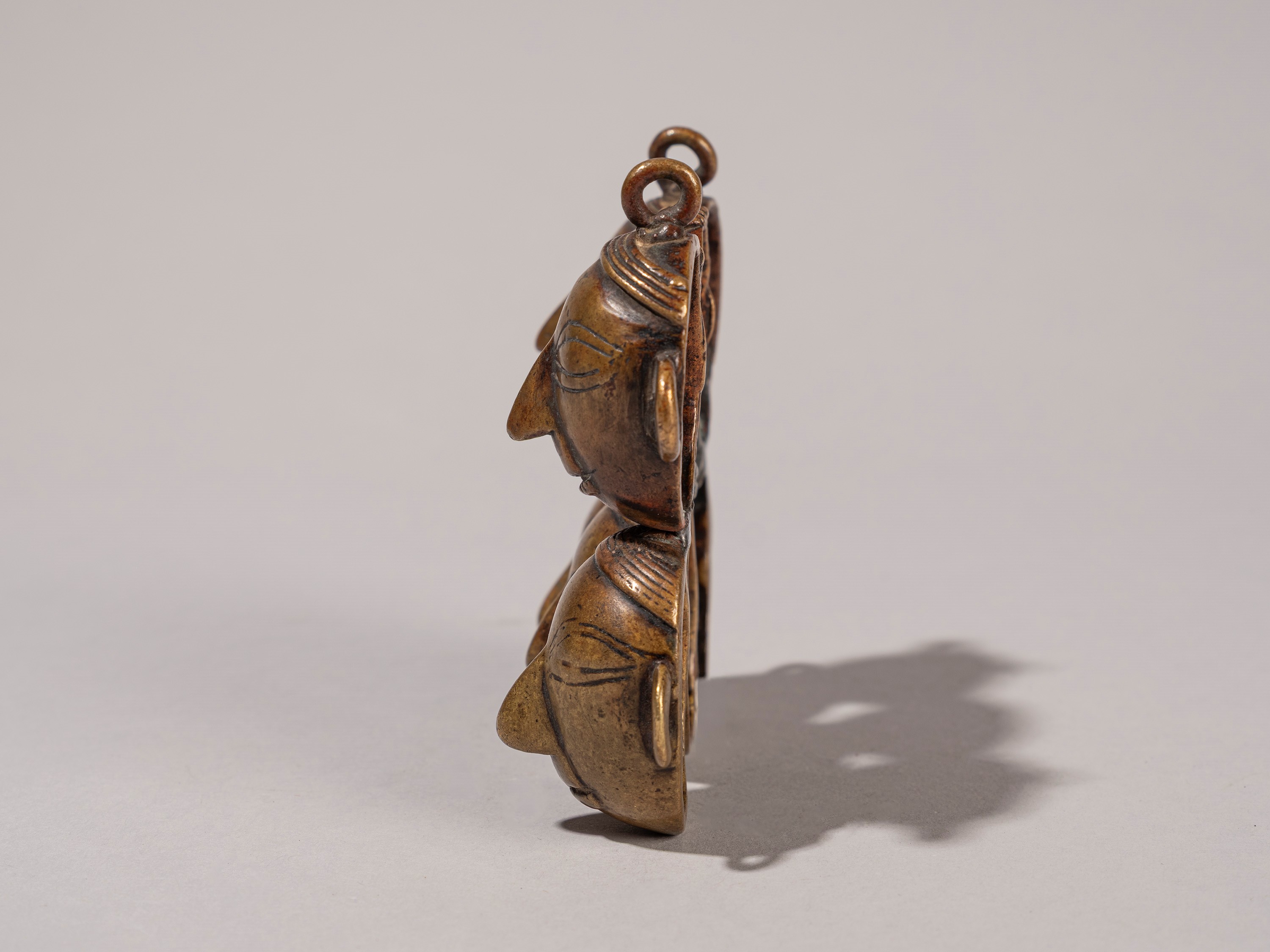 PENDENTE COMPOSTO DA SEI TESTE IN BRONZO