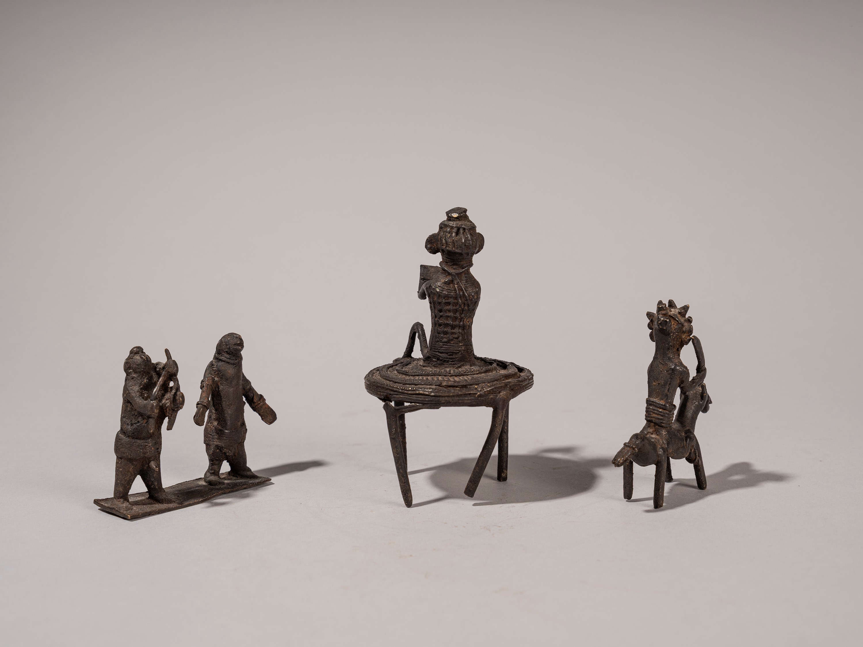 LOTTO COMPOSTO DA TRE SCULTURE KOND IN BRONZO