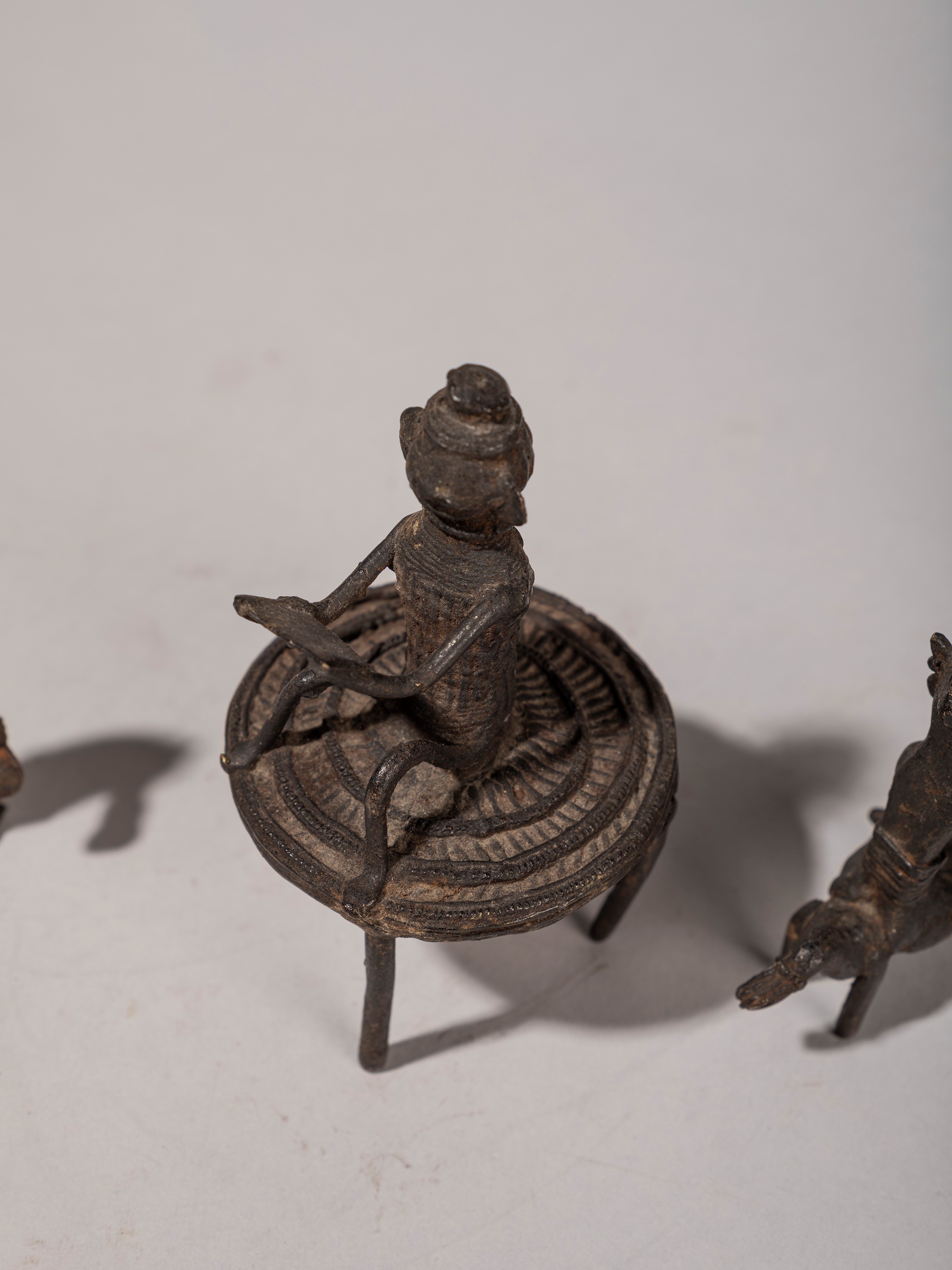 LOTTO COMPOSTO DA TRE SCULTURE KOND IN BRONZO