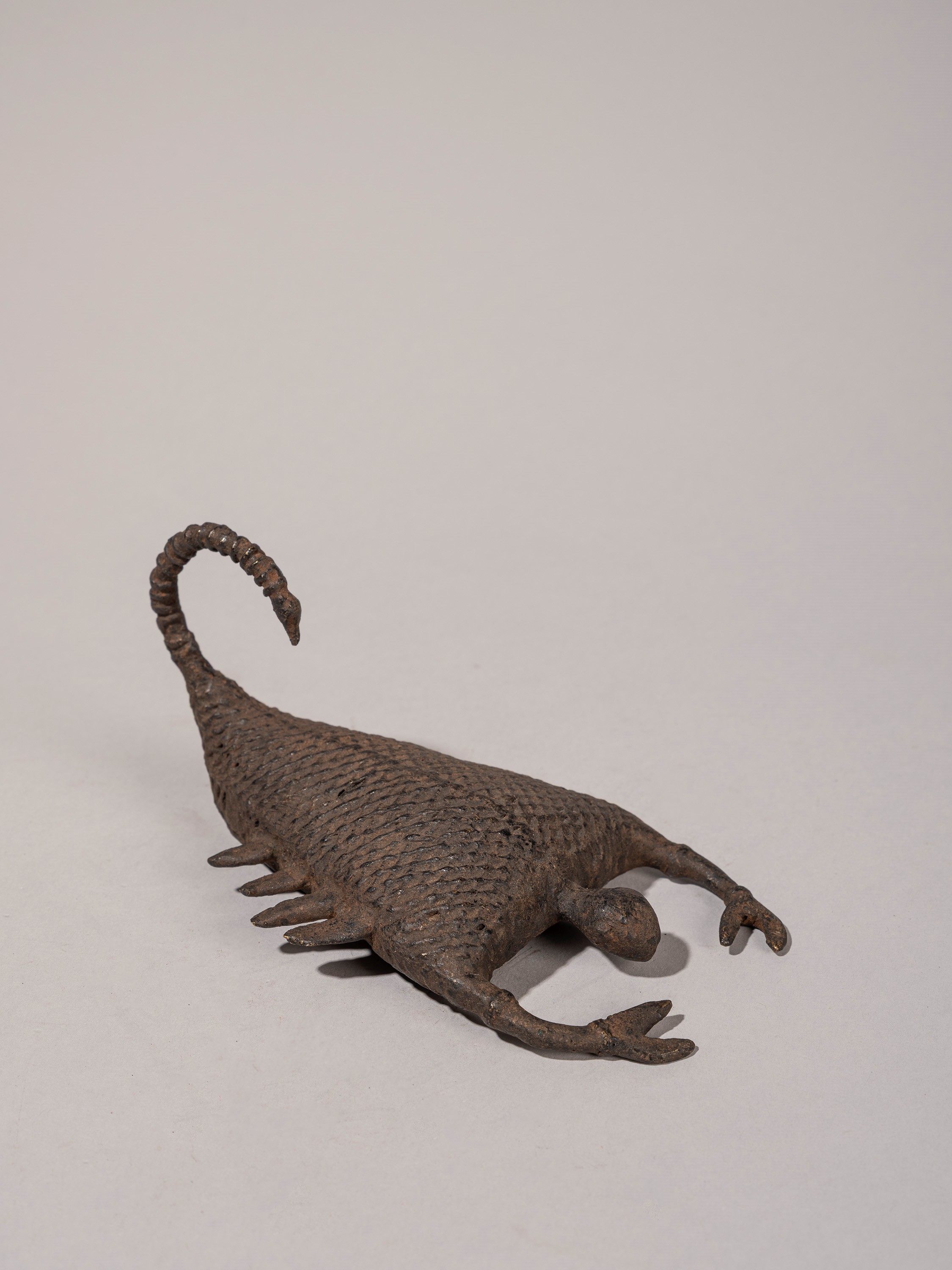 SCULTURA IN BRONZO RAFFIGURANTE SCORPIONE KOND