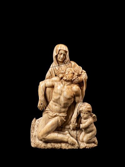 Placchetta, Pietà di Cristo con putto, in avorio intagliato