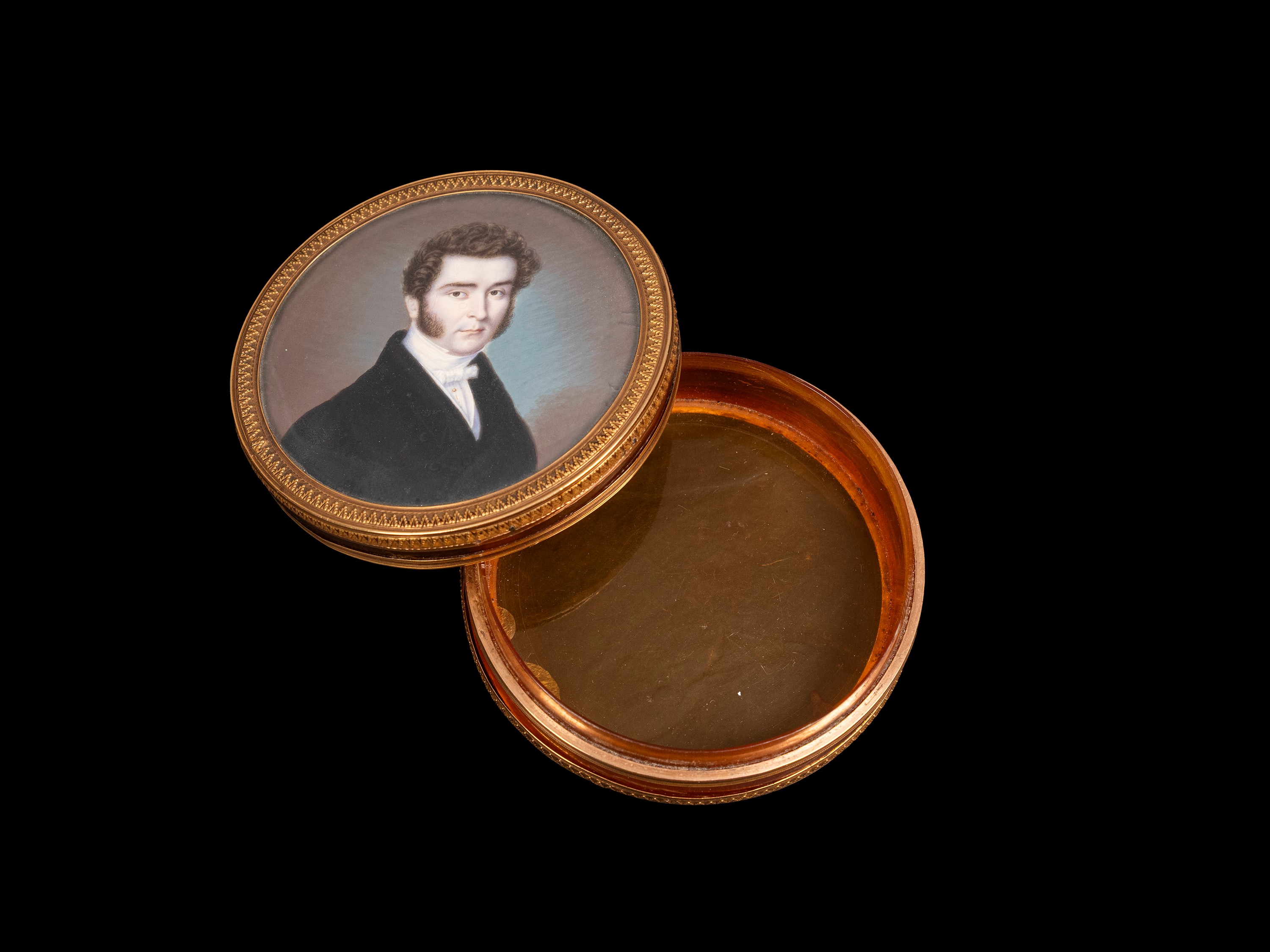 TABACCHIERA IN ORO DIPINTA CON MINIATURA