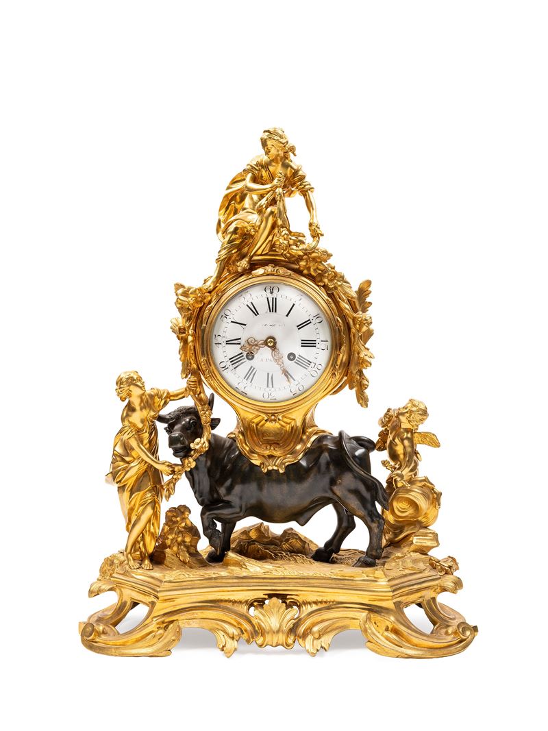 Orologio in stile Luigi XV, cassa in bronzo dorato cesellato con allegoria mitologica (rapimento ...