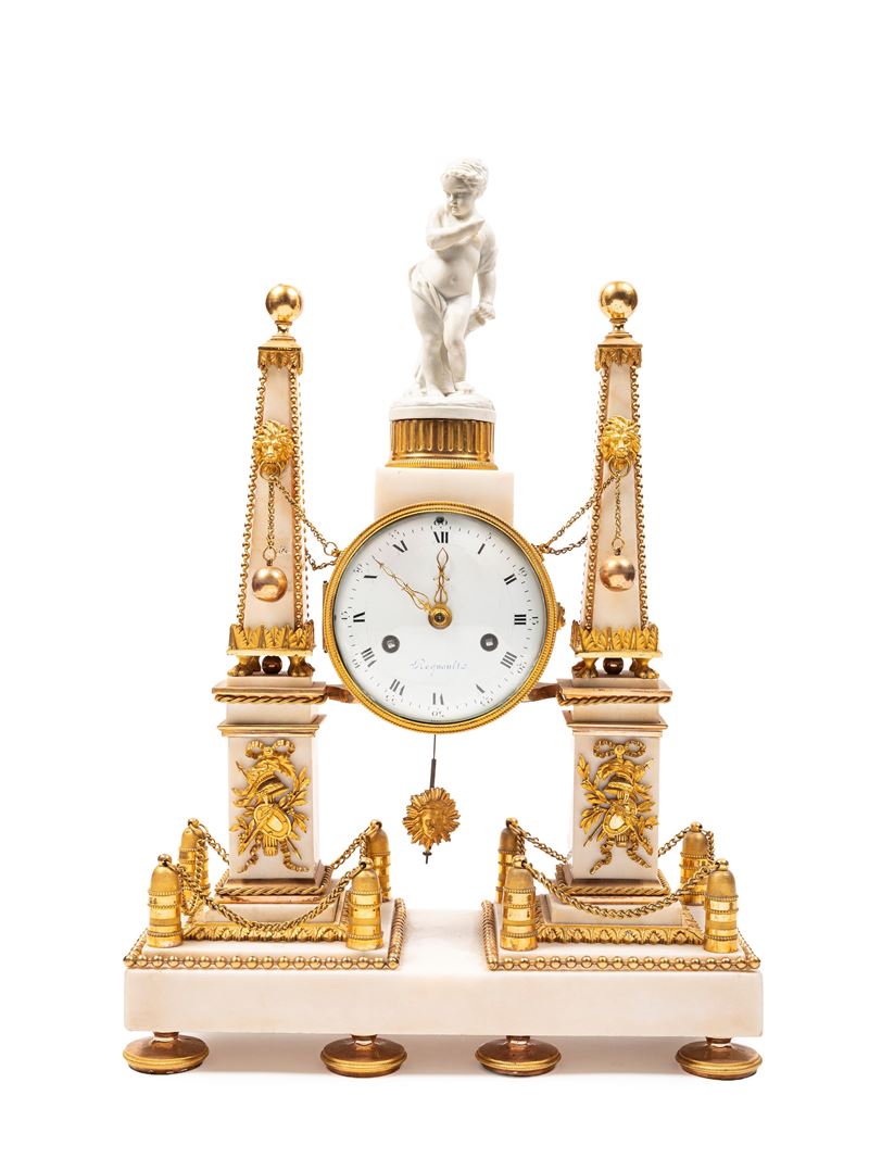 Pendola Luigi XVI, cassa in marmo bianco e bronzo dorato, XVIII secolo