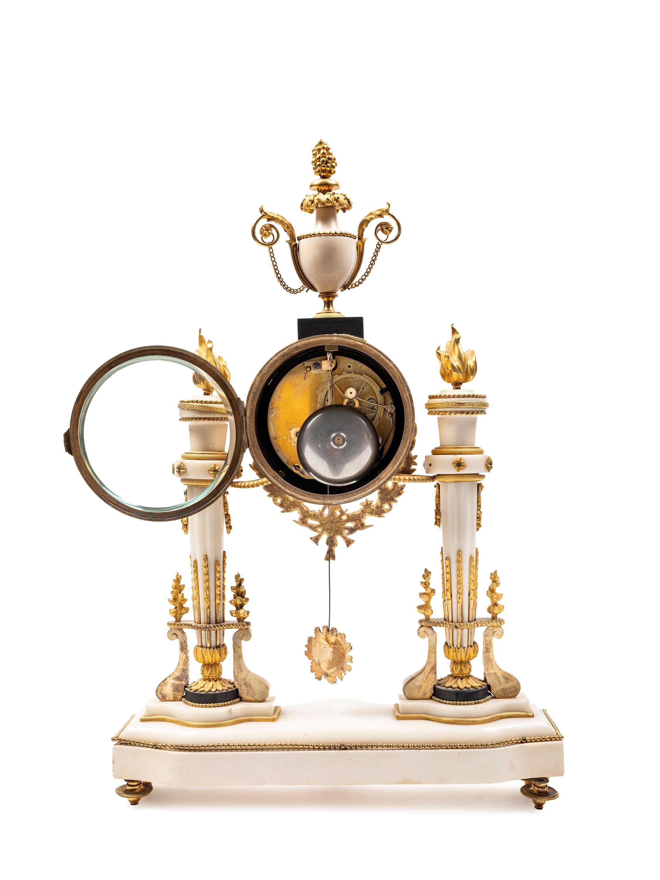 Pendola Luigi XVI, cassa in marmo bianco a portico (secolo XVIII)