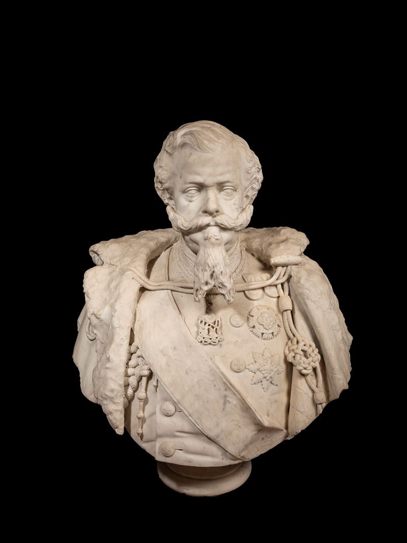 Scuola Italiana, Maestoso busto in marmo raffigurante Vittorio Emanuele II in abiti militari, XIX...