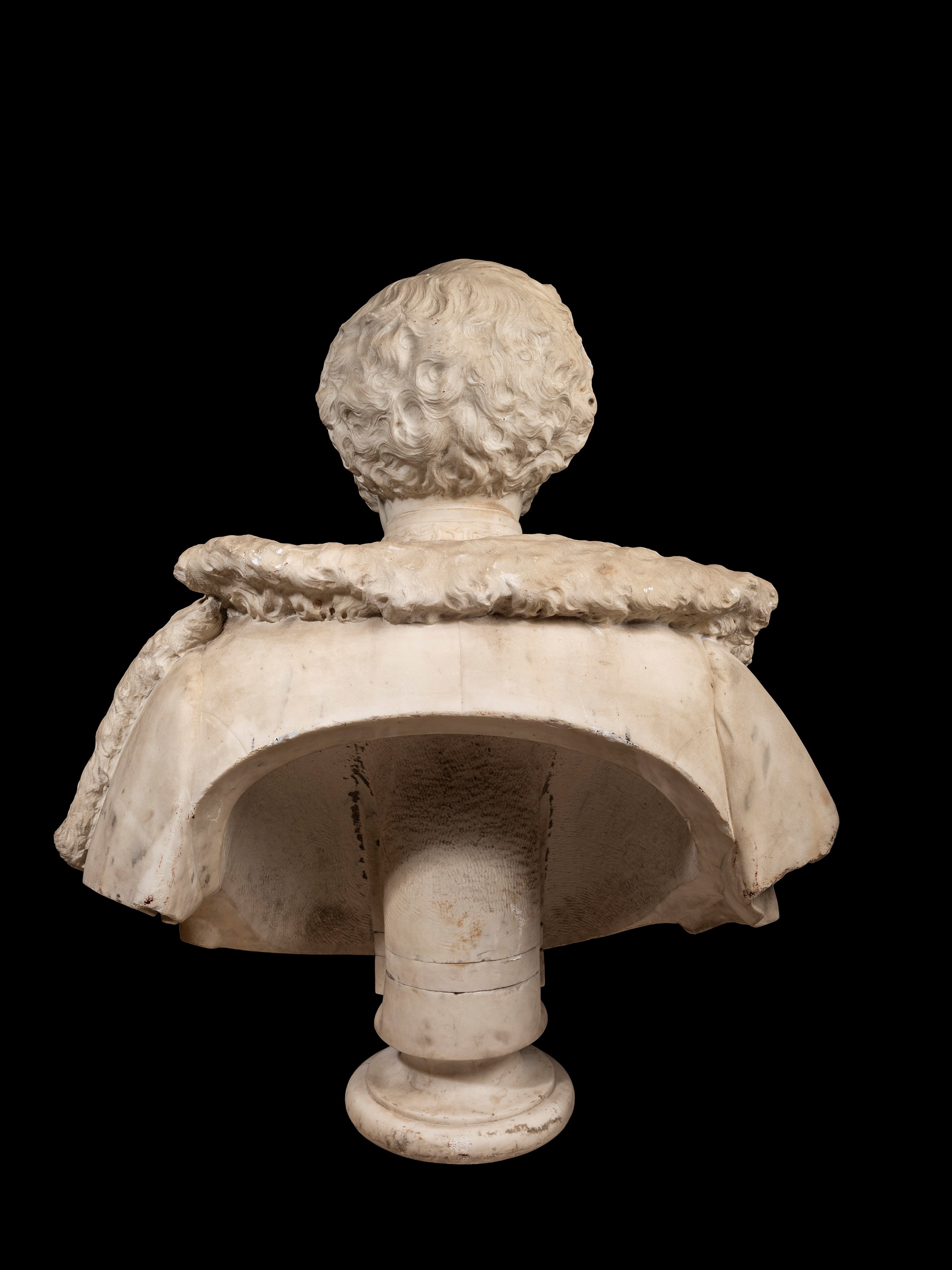 Scuola Italiana, Maestoso busto in marmo raffigurante Vittorio Emanuele II in abiti militari, XIX...