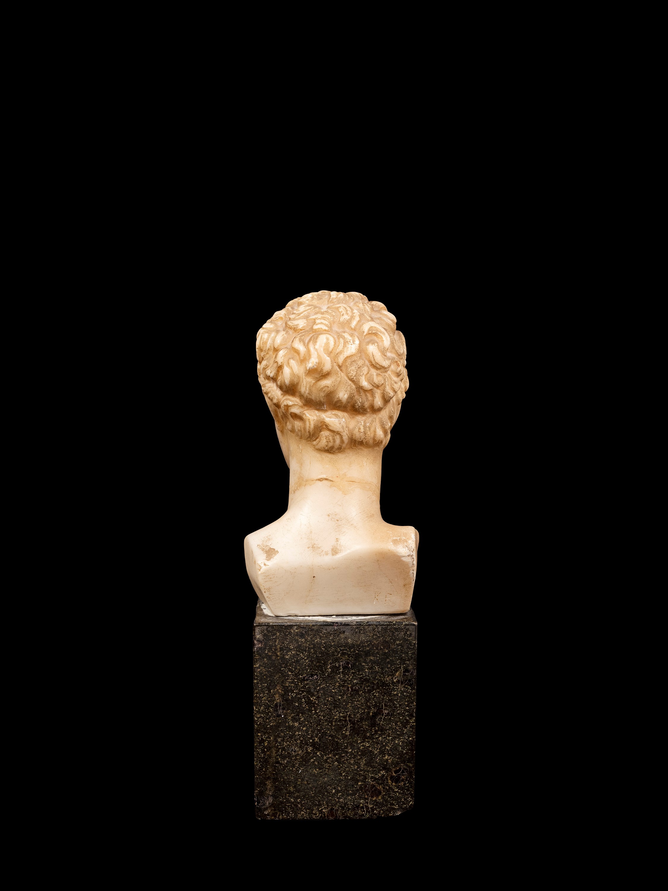 Scultura neoclassica raffigurante Ermes, piccolo busto in alabastro di Siracusa, XIX secolo