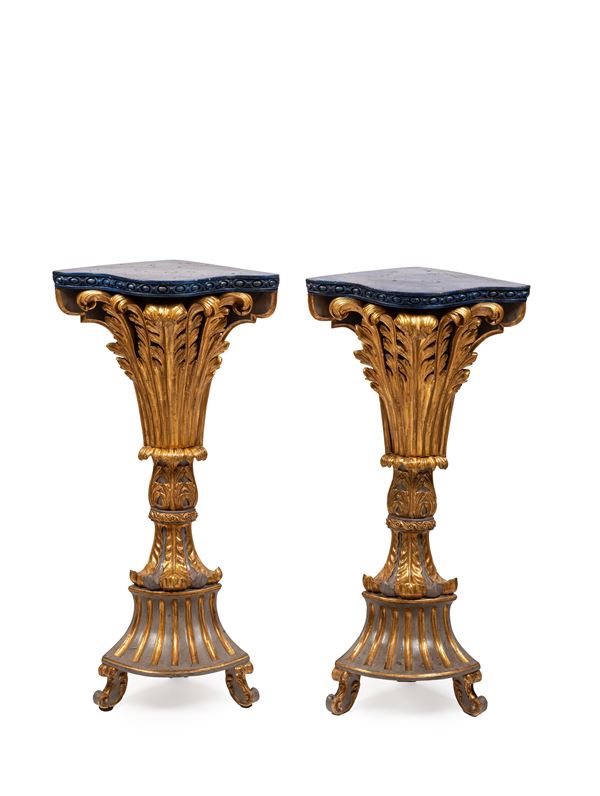 COPPIA DI CONSOLE IN LEGNO INTAGLIATO E DORATO