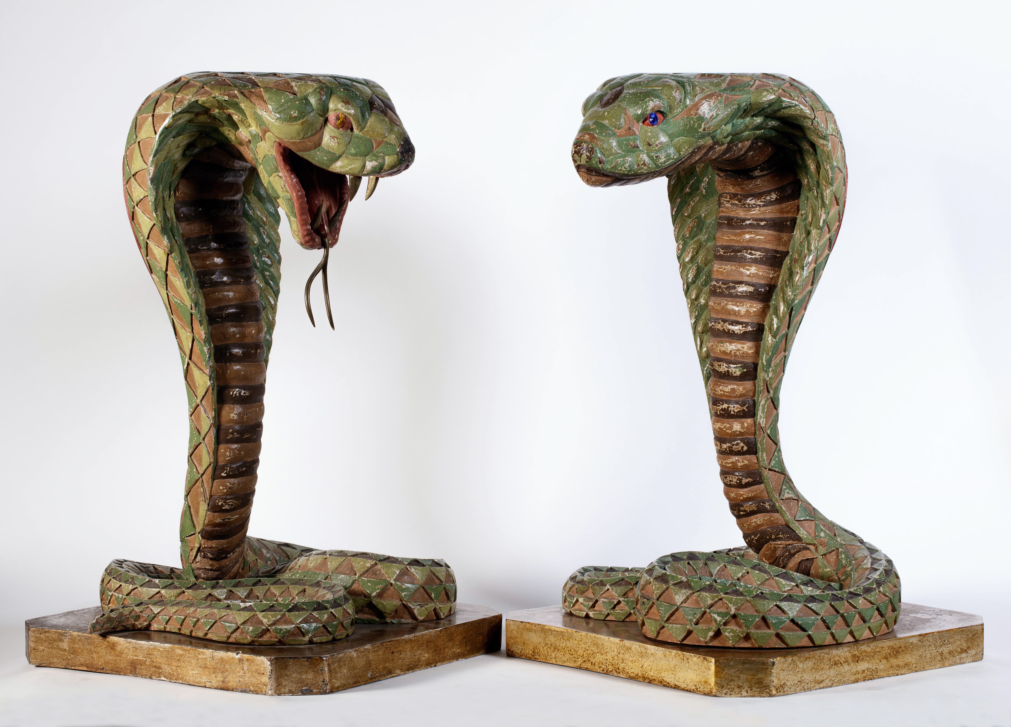 Coppia di Grandi Cobra in Legno Laccato