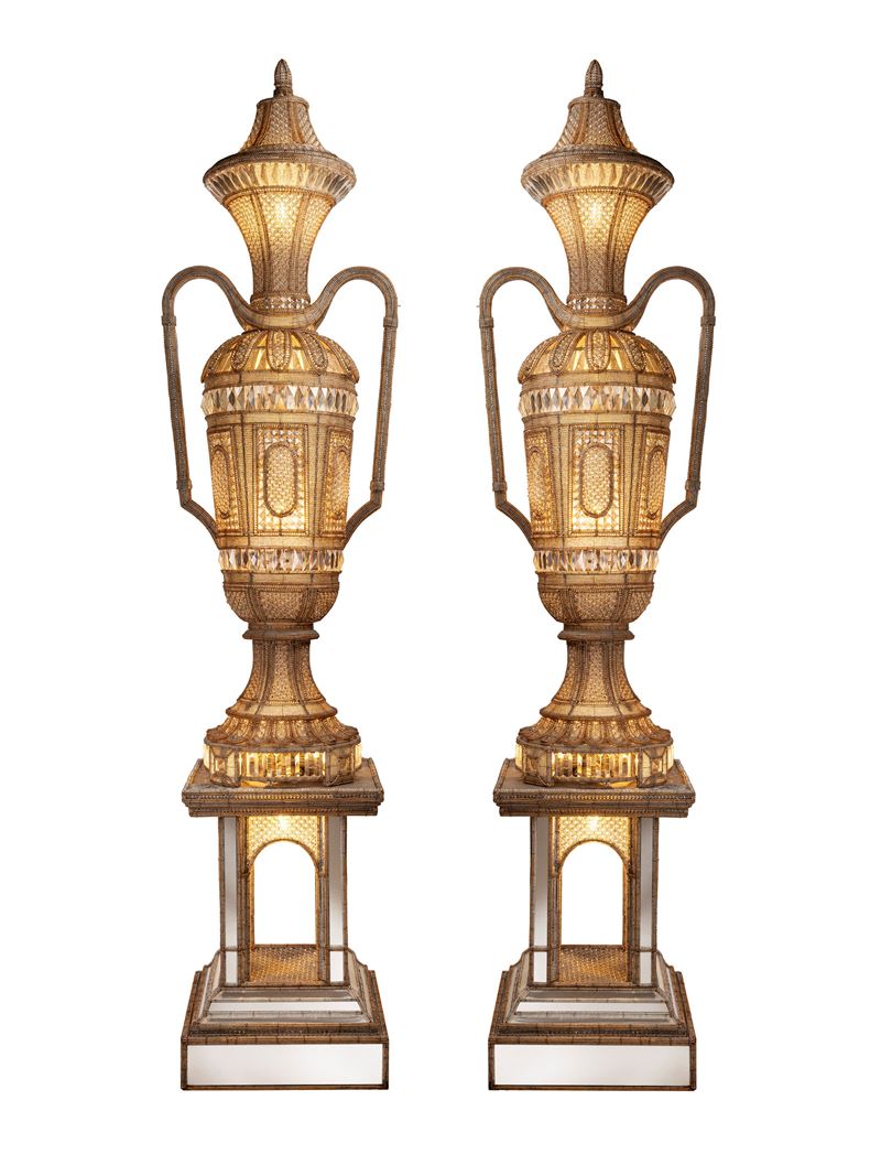 Coppia di monumentali lampade a vaso, in vetro molato, XX secolo