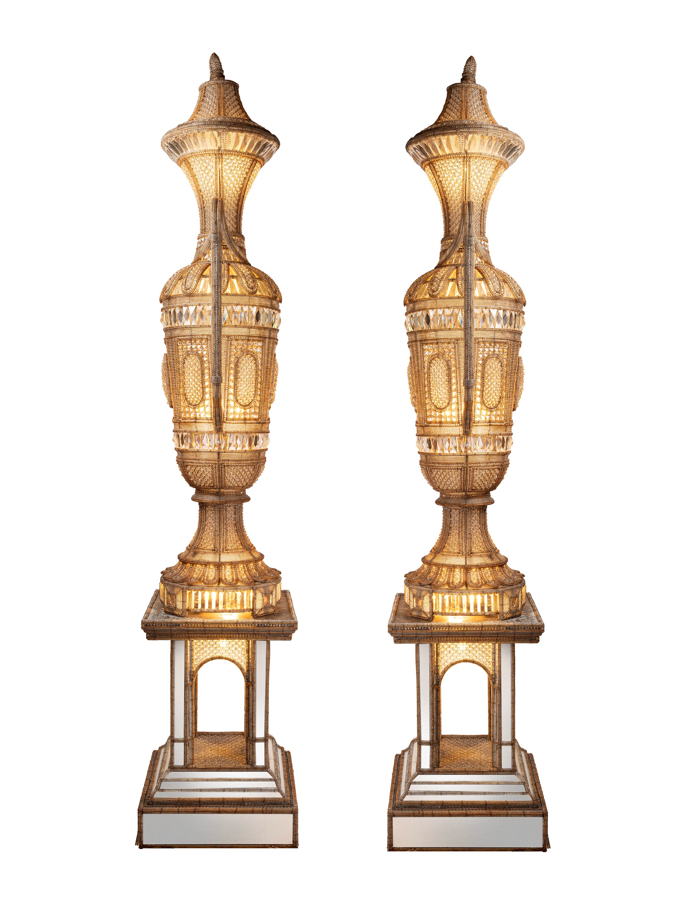 Coppia di monumentali lampade a vaso, in vetro molato, XX secolo
