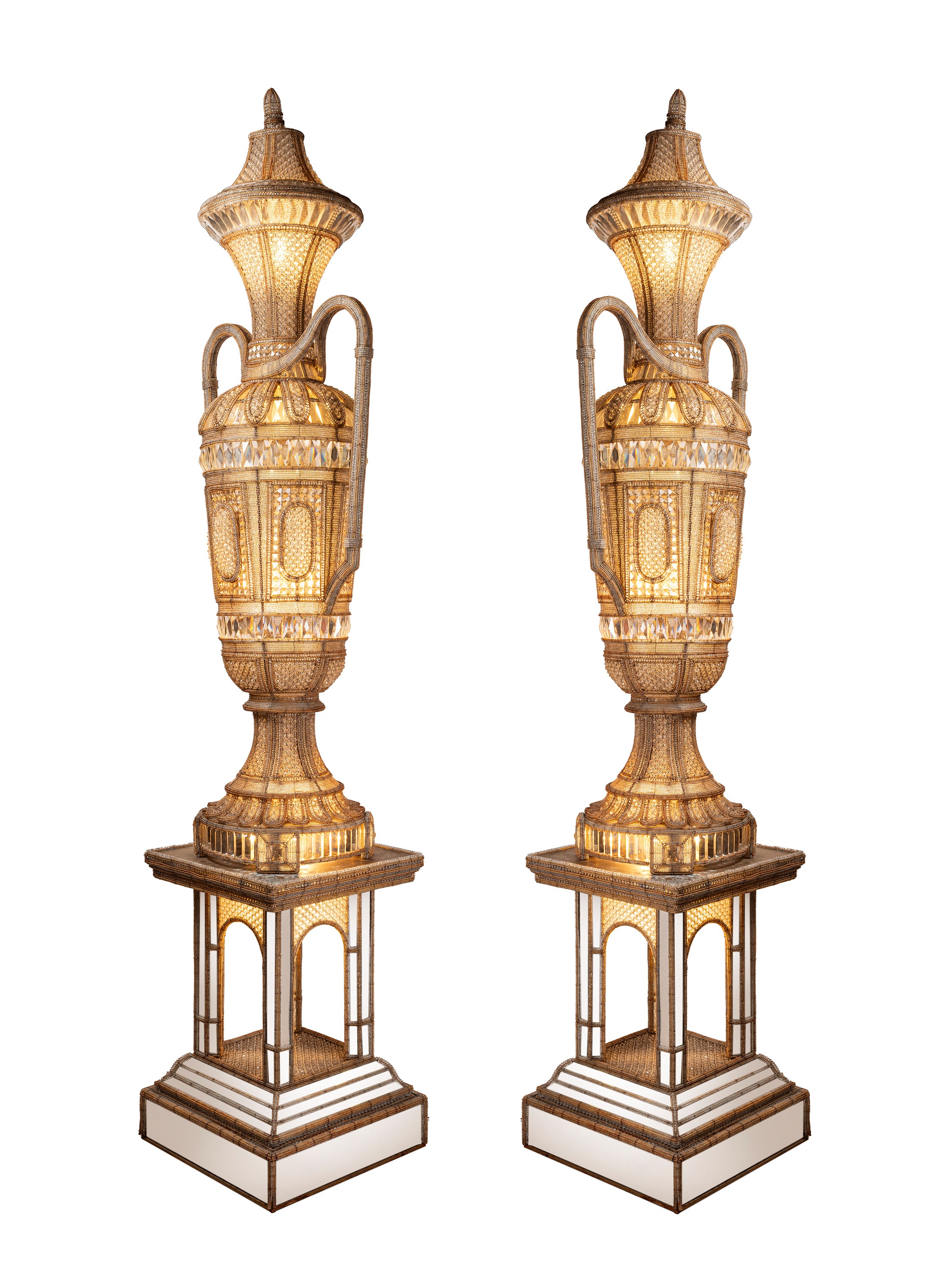 Coppia di monumentali lampade a vaso, in vetro molato, XX secolo