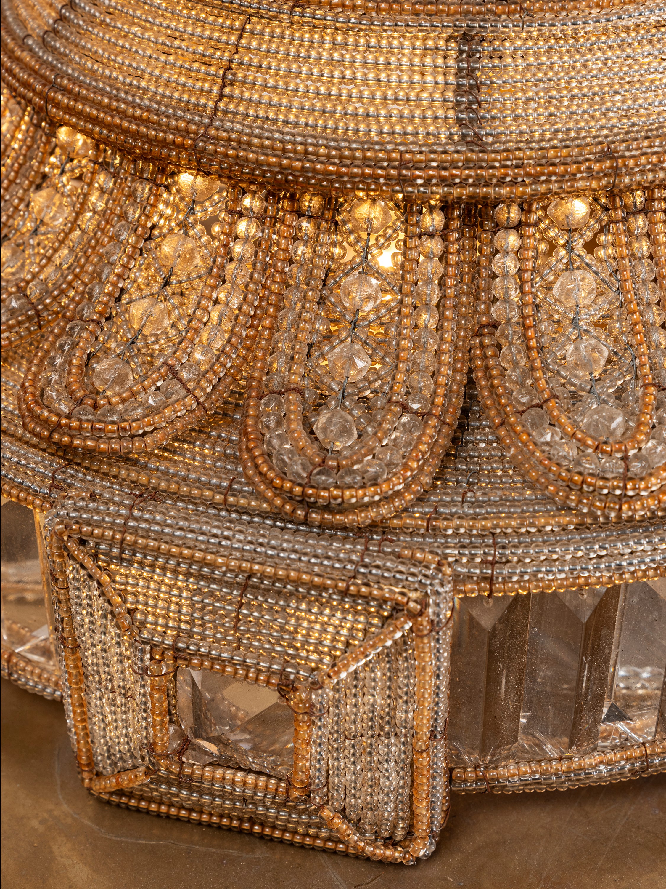 Coppia di monumentali lampade a vaso, in vetro molato, XX secolo