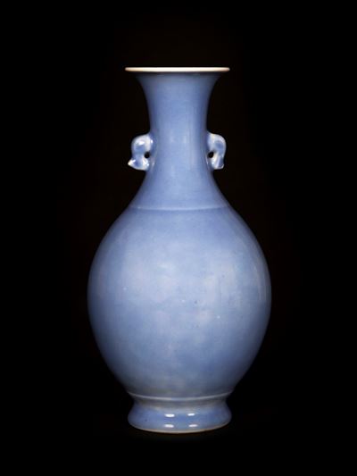 Vaso in porcellana monocroma blu lavanda, Cina, dinastia Qing, fine XIX secolo