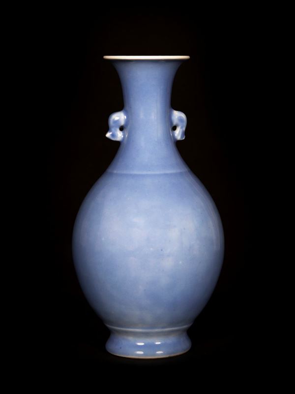 VASO IN PORCELLANA MONOCROMA BLU LAVANDA